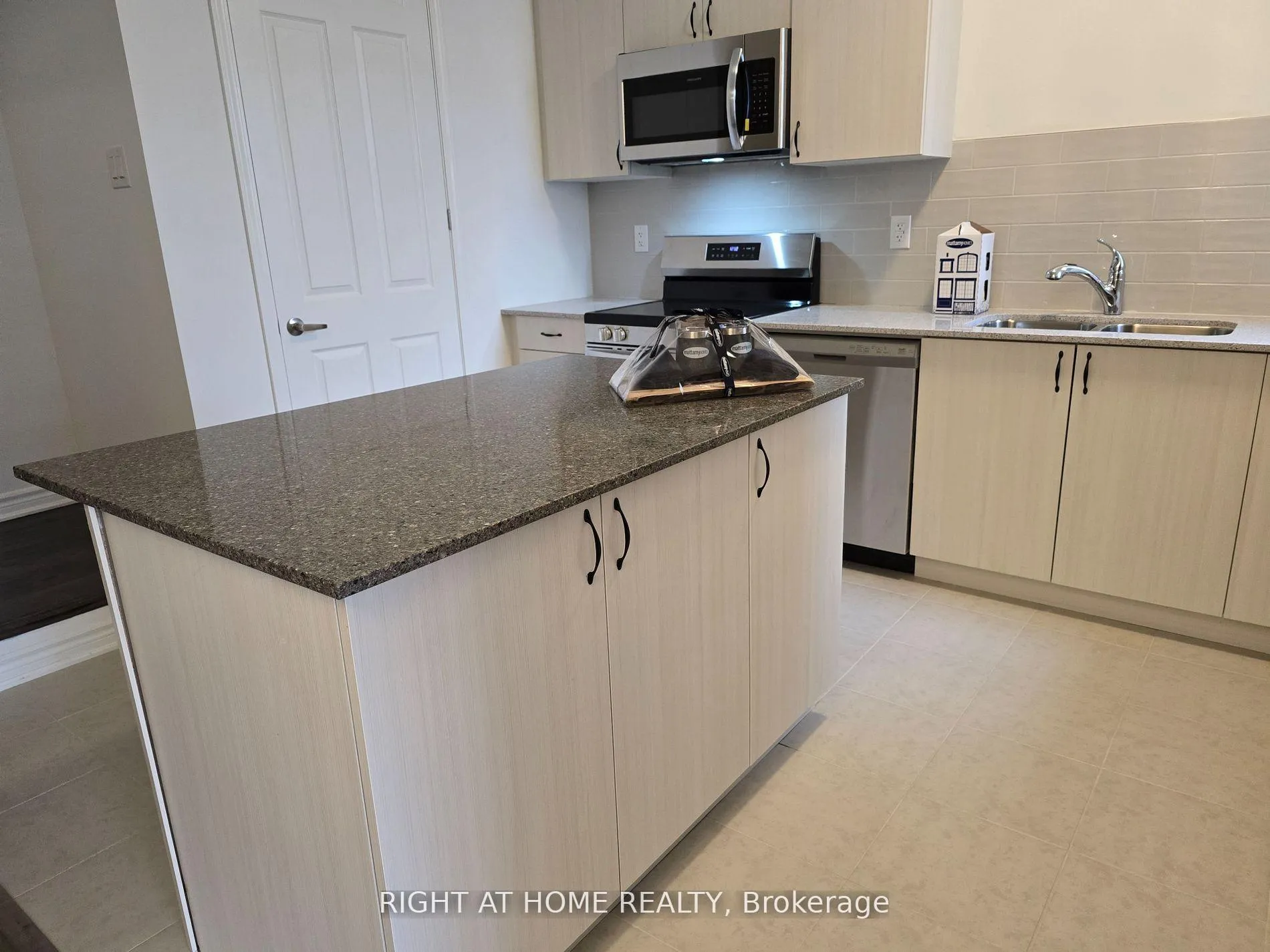 Photo 18 of 1687 Dance Court, Milton, Bowes — HOMEH