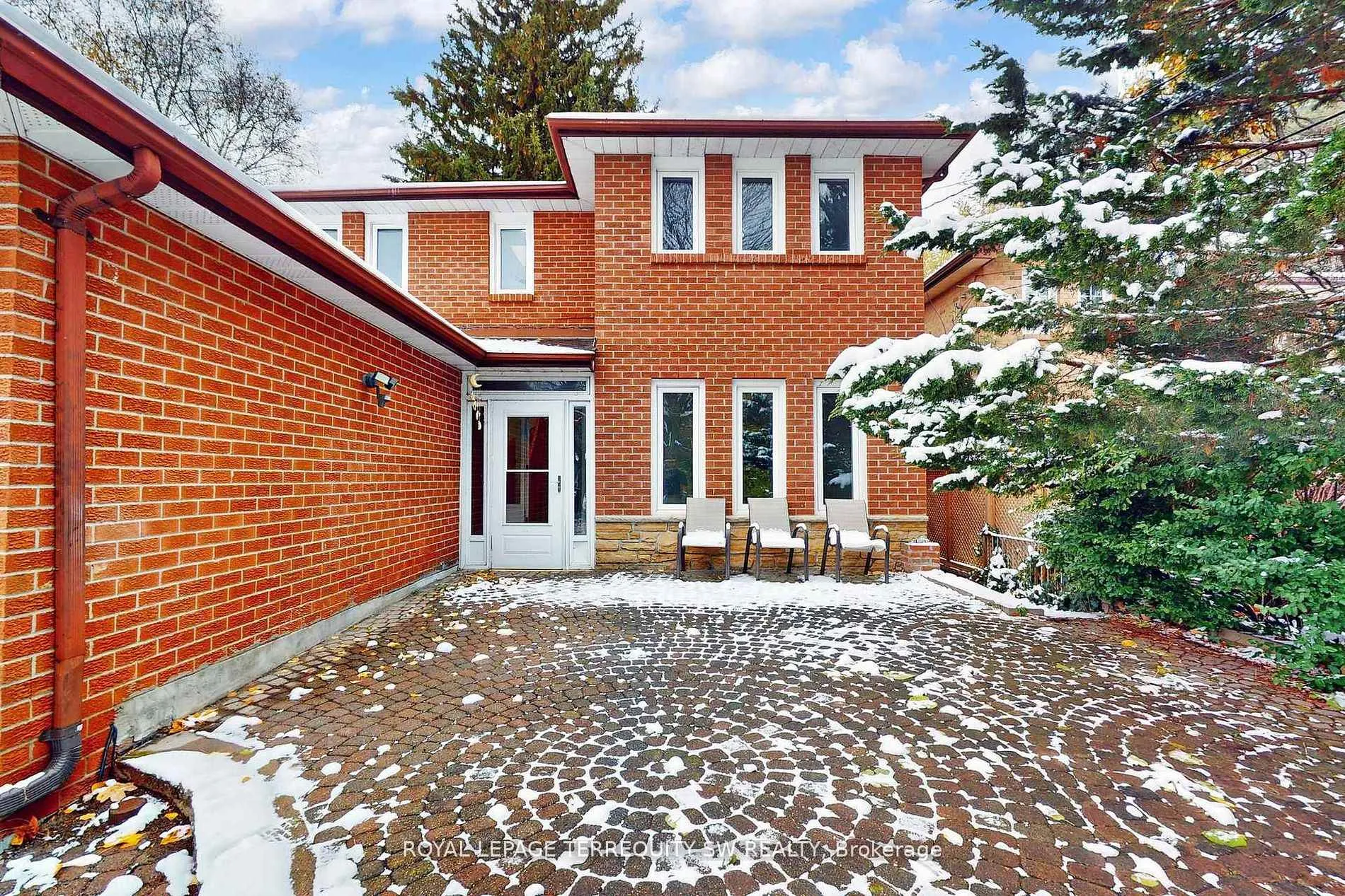 Photo 2 of 327a Beechgrove Drive, Scarborough, West Hill — HOMEH