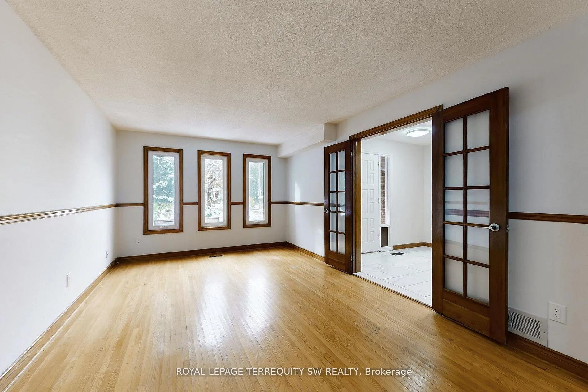 Photo 3 of 327a Beechgrove Drive, Scarborough, West Hill — HOMEH