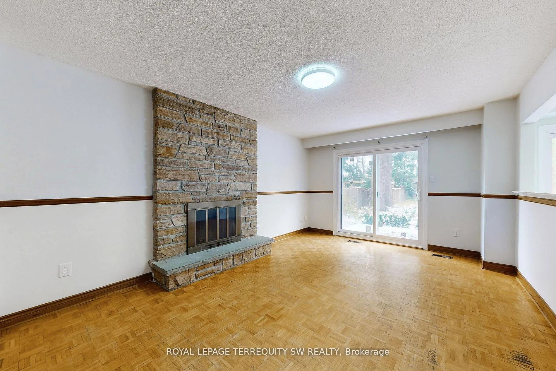 Photo 5 of 327a Beechgrove Drive, Scarborough, West Hill — HOMEH