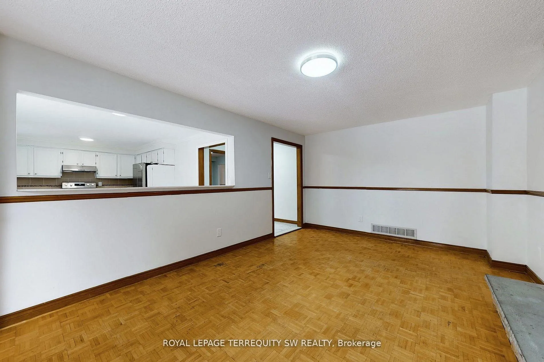 Photo 7 of 327a Beechgrove Drive, Scarborough, West Hill — HOMEH