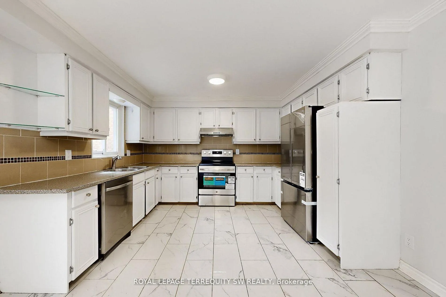 Photo 8 of 327a Beechgrove Drive, Scarborough, West Hill — HOMEH