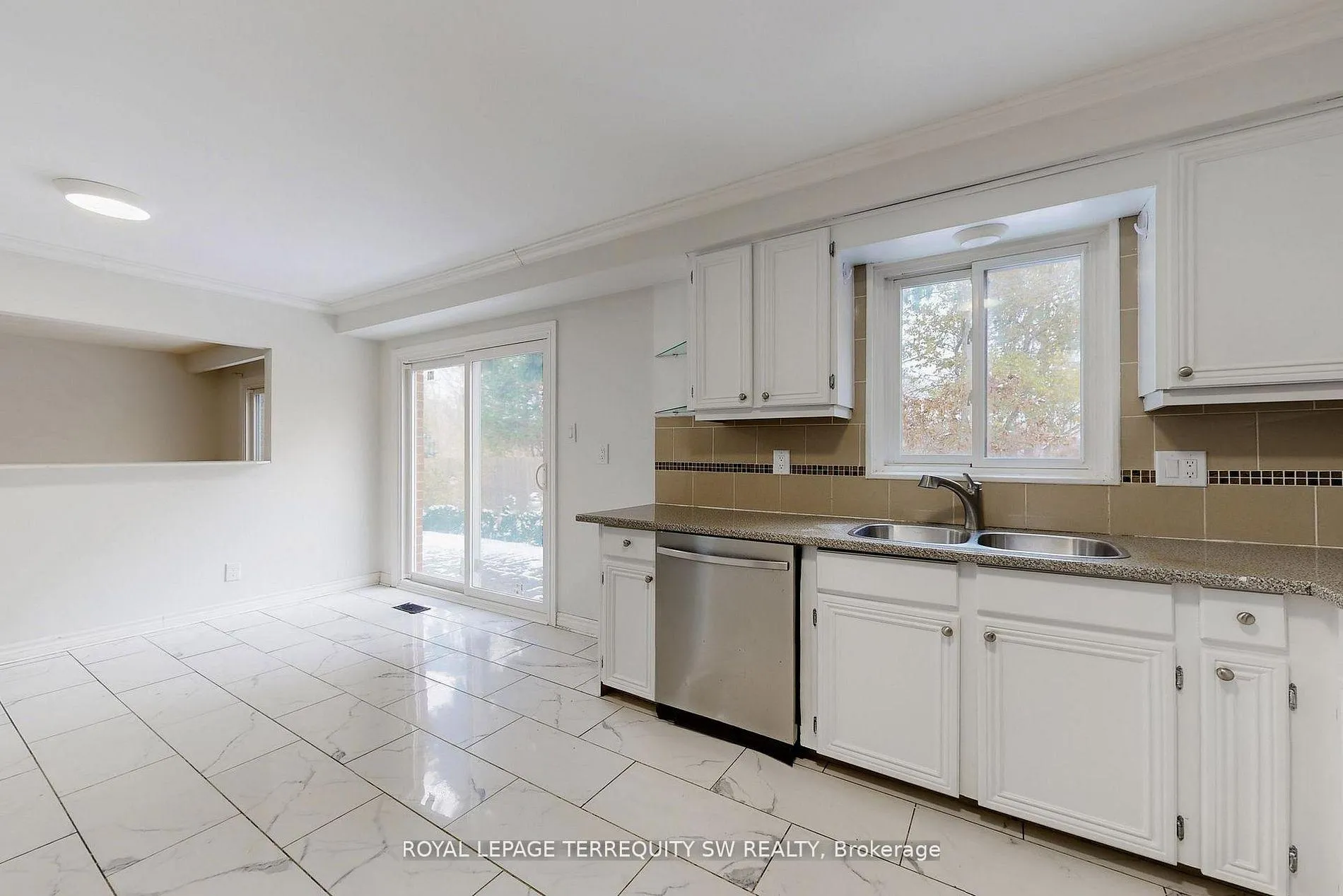 Photo 9 of 327a Beechgrove Drive, Scarborough, West Hill — HOMEH