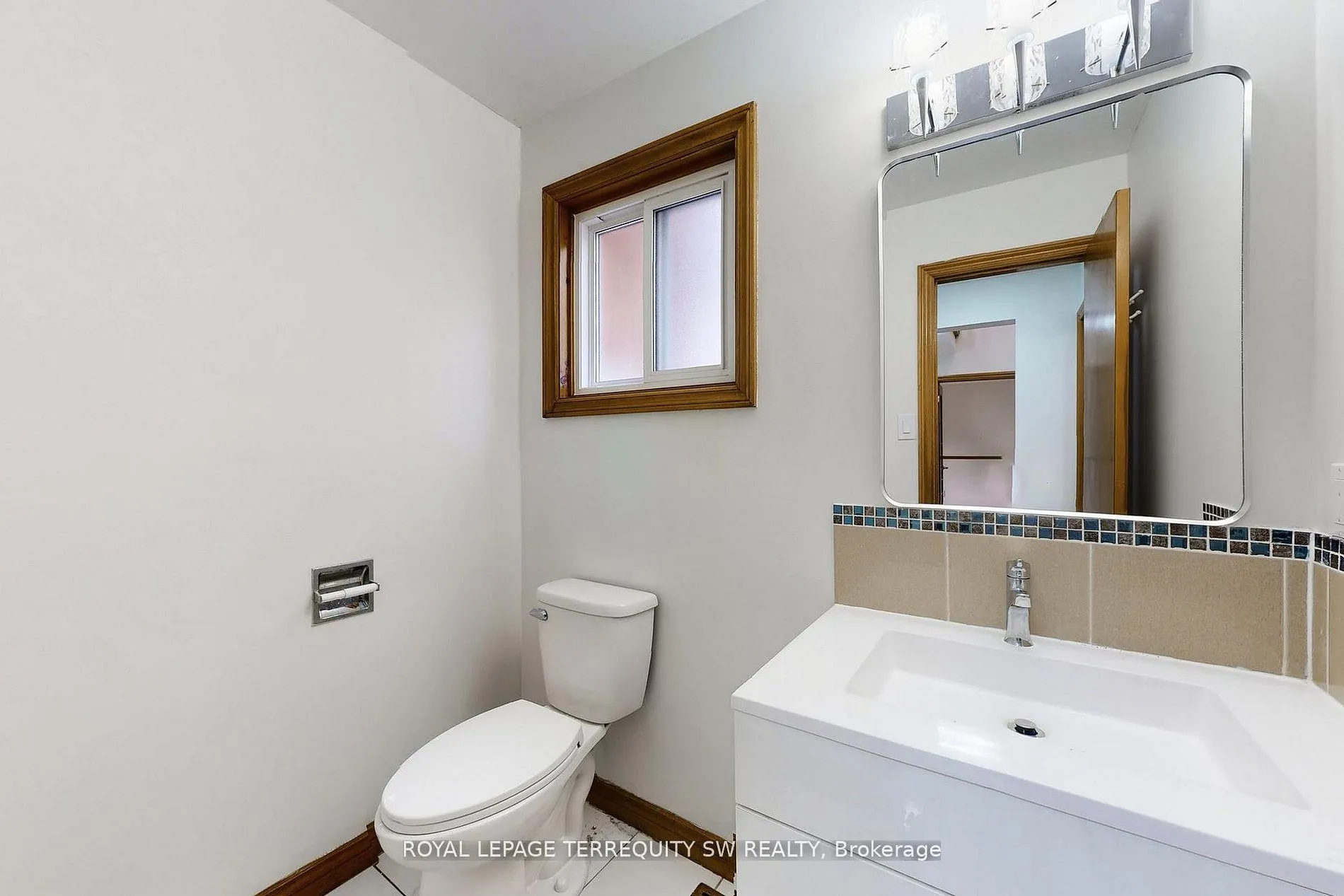 Photo 11 of 327a Beechgrove Drive, Scarborough, West Hill — HOMEH