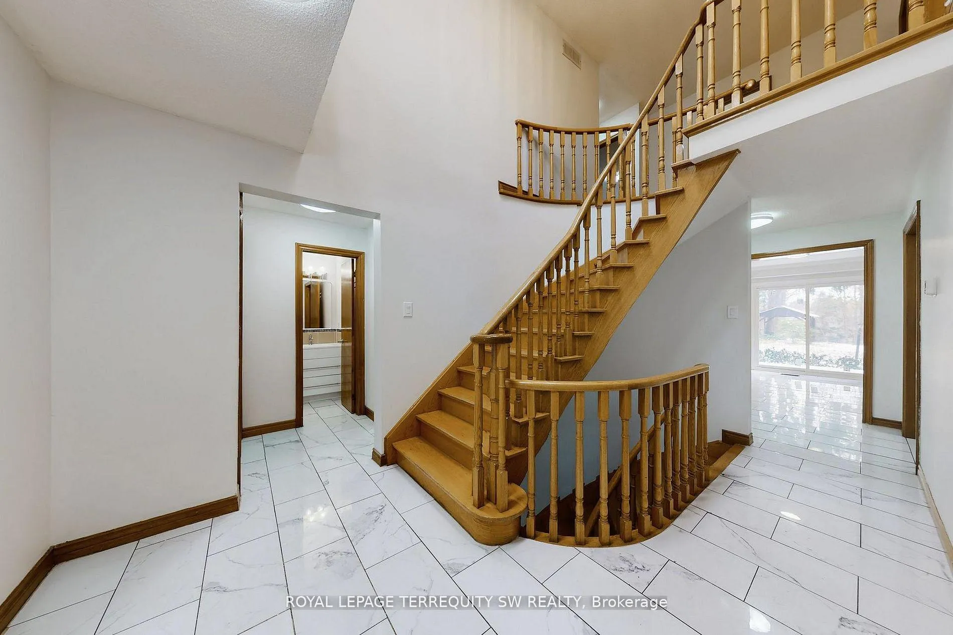 Photo 13 of 327a Beechgrove Drive, Scarborough, West Hill — HOMEH