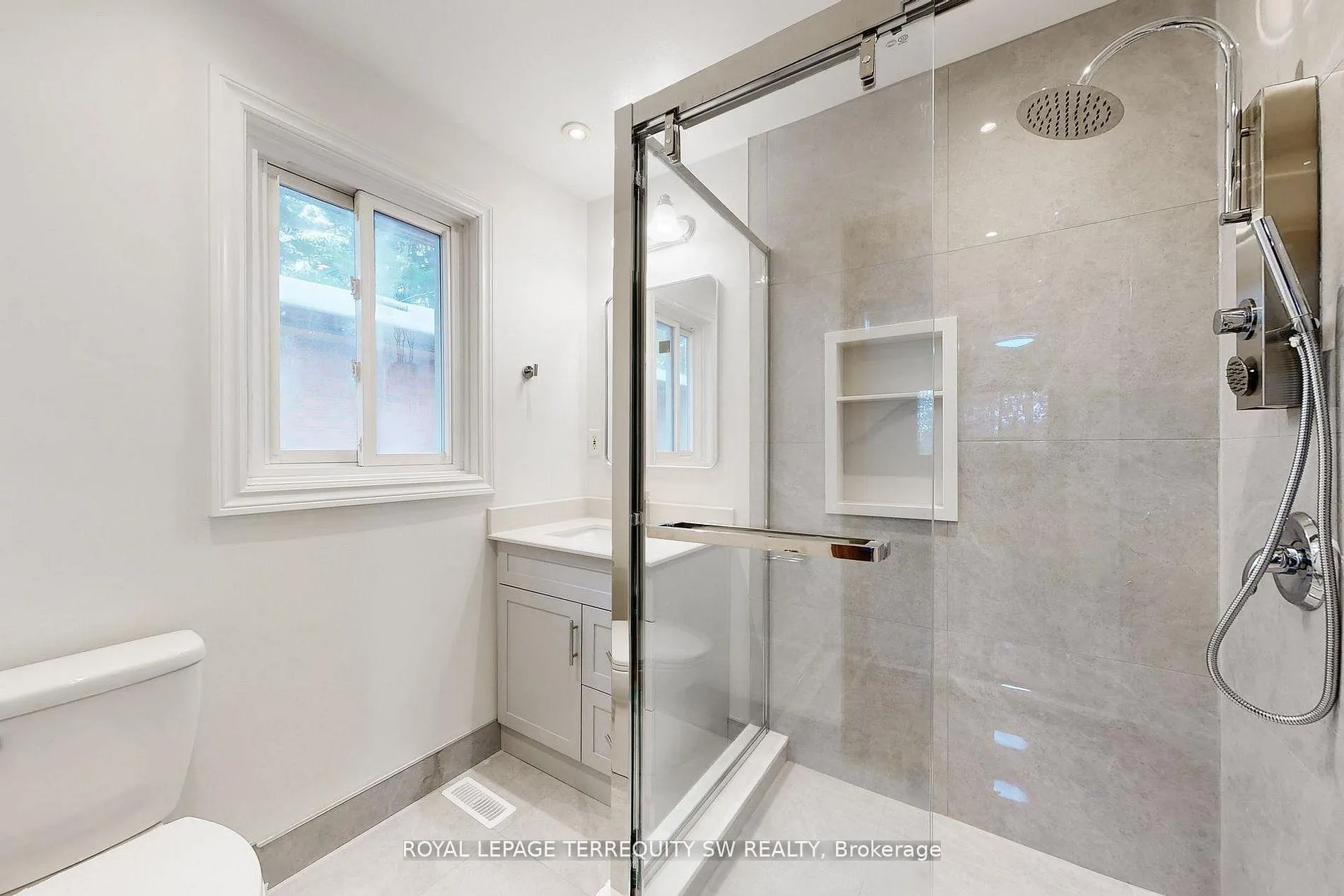 Photo 17 of 327a Beechgrove Drive, Scarborough, West Hill — HOMEH