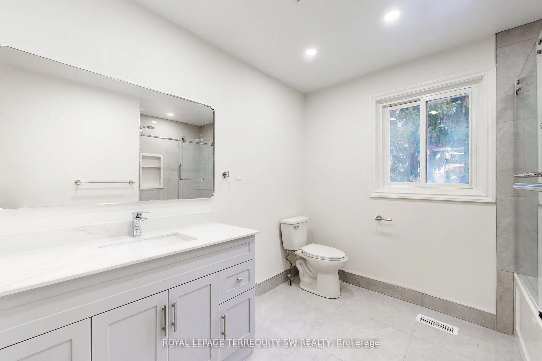 Photo 23 of 327a Beechgrove Drive, Scarborough, West Hill — HOMEH
