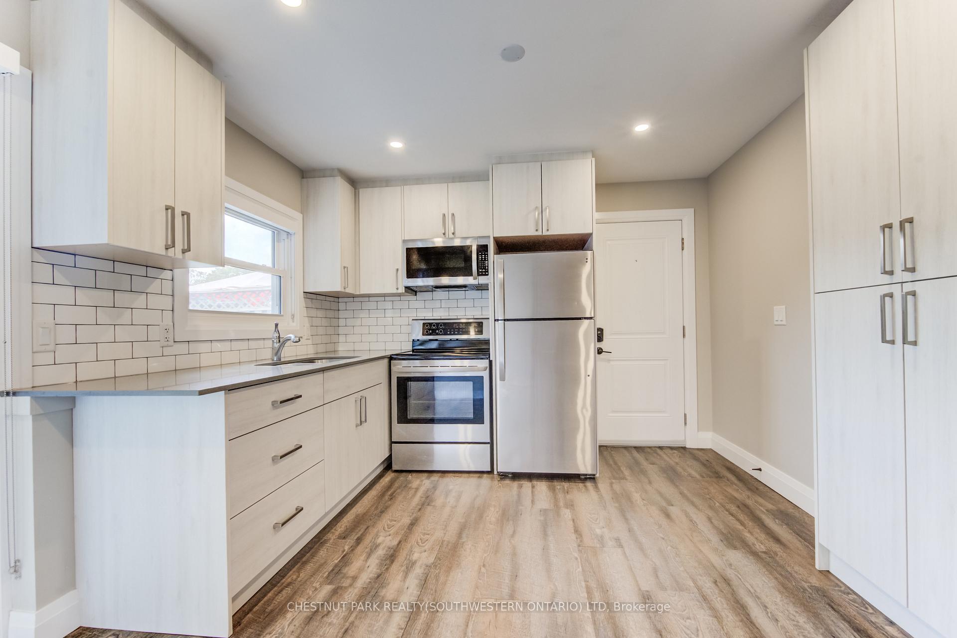 Photo 4 of Unit B, 294 Rosemount Drive, Kitchener — HOMEH