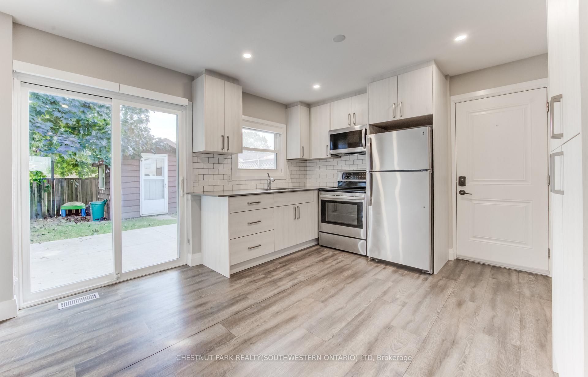 Photo 5 of Unit B, 294 Rosemount Drive, Kitchener — HOMEH
