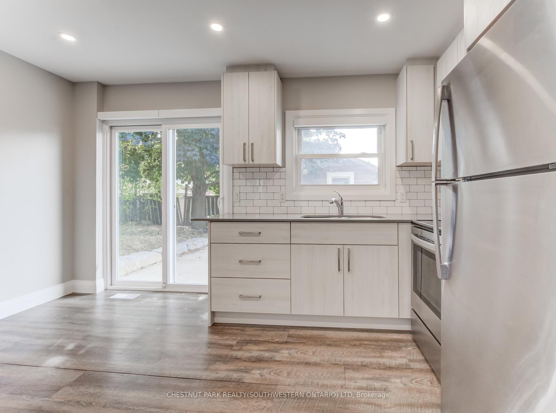 Photo 6 of Unit B, 294 Rosemount Drive, Kitchener — HOMEH