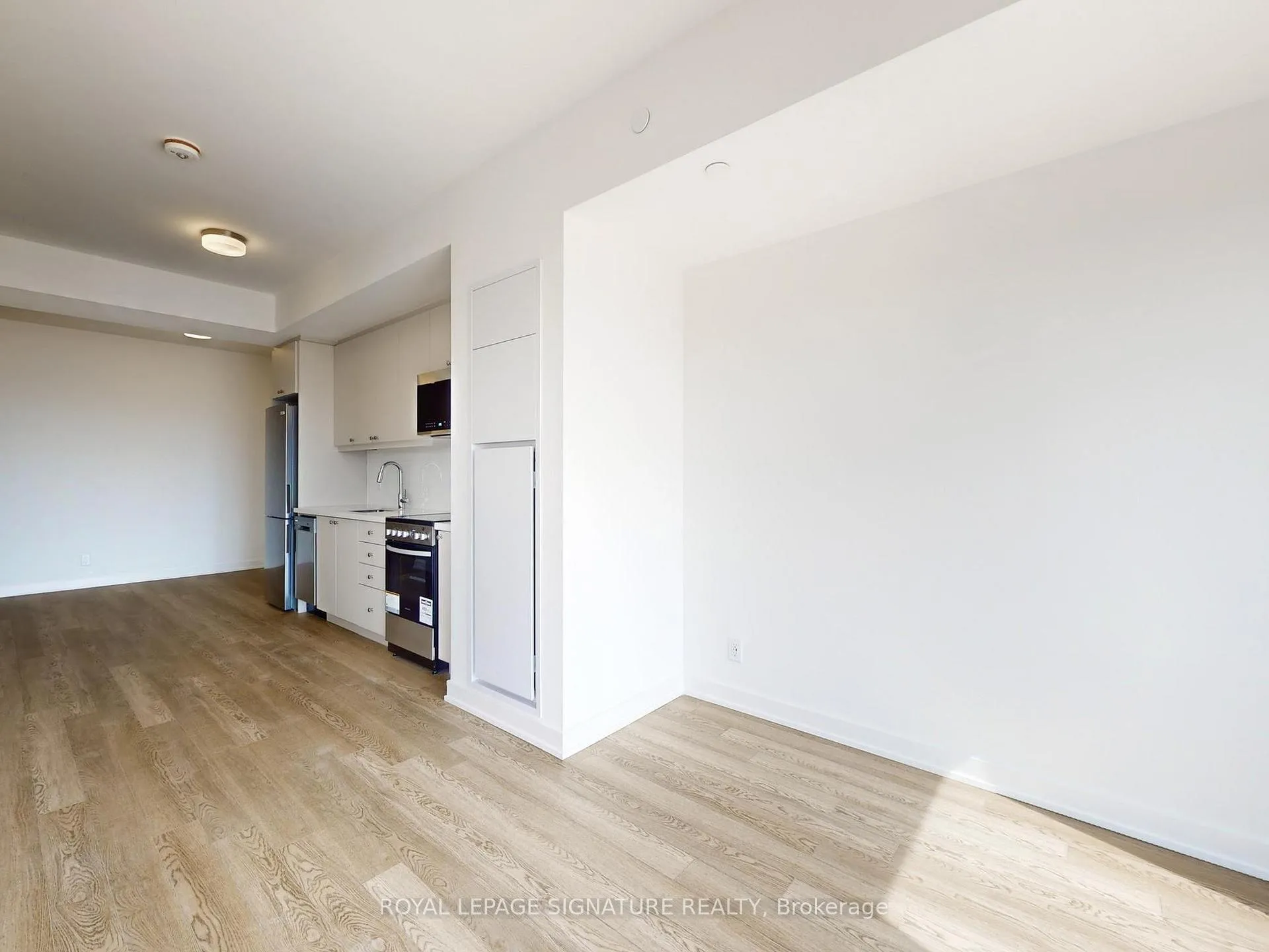 Photo 5 of Unit 821, 51 Clarington Boulevard, Clarington, Bowmanville — HOMEH