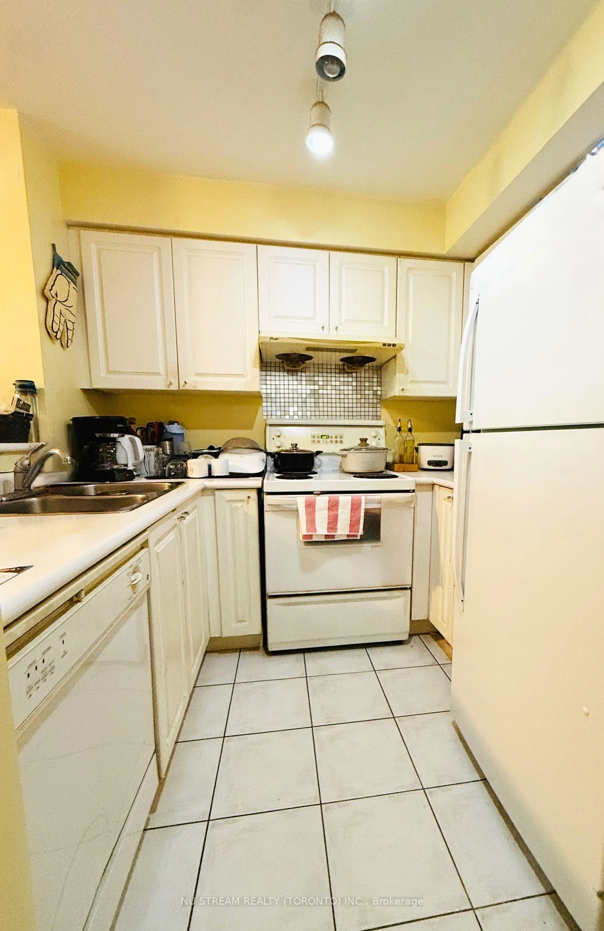 Photo 5 of Unit 2306, 11 Lee Centre Drive, Scarborough, Woburn — HOMEH