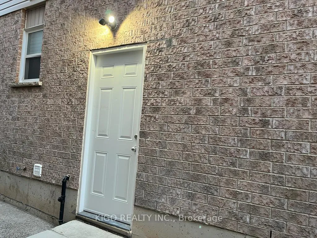 Photo 2 of 19 Sophia Crescent, Kitchener — HOMEH