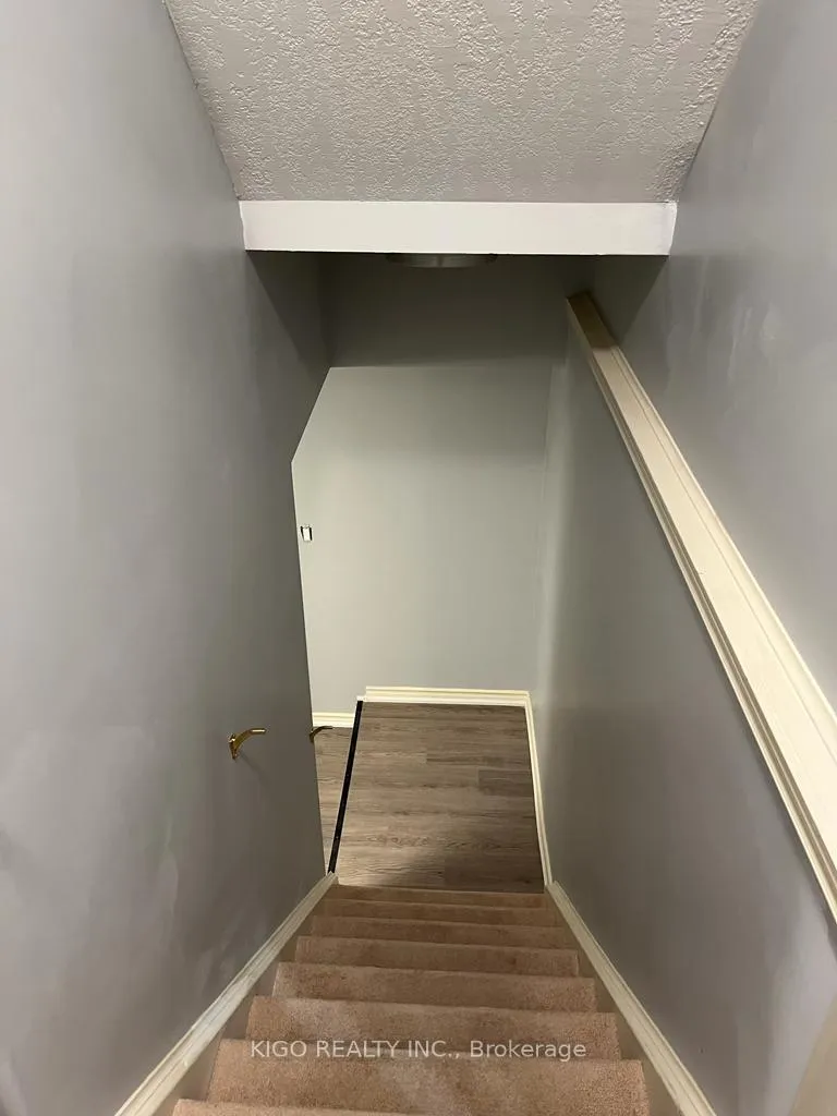 Photo 3 of 19 Sophia Crescent, Kitchener — HOMEH