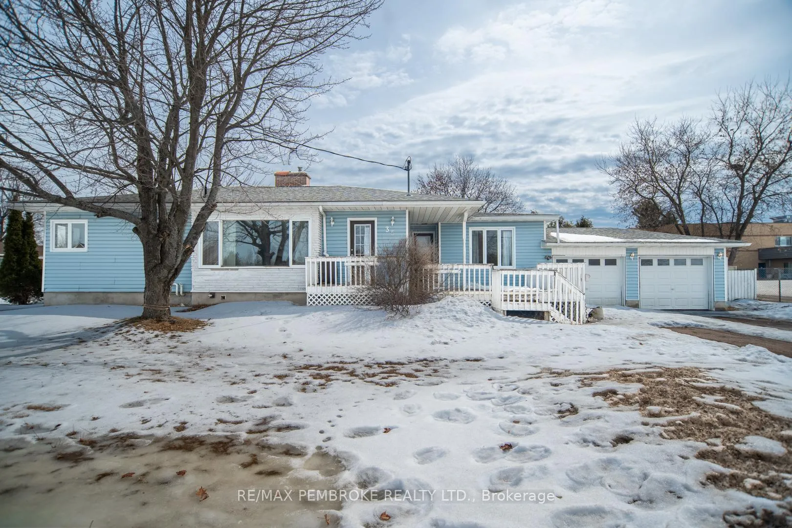 Photo 2 of 35 Mohns Avenue, Petawawa — HOMEH