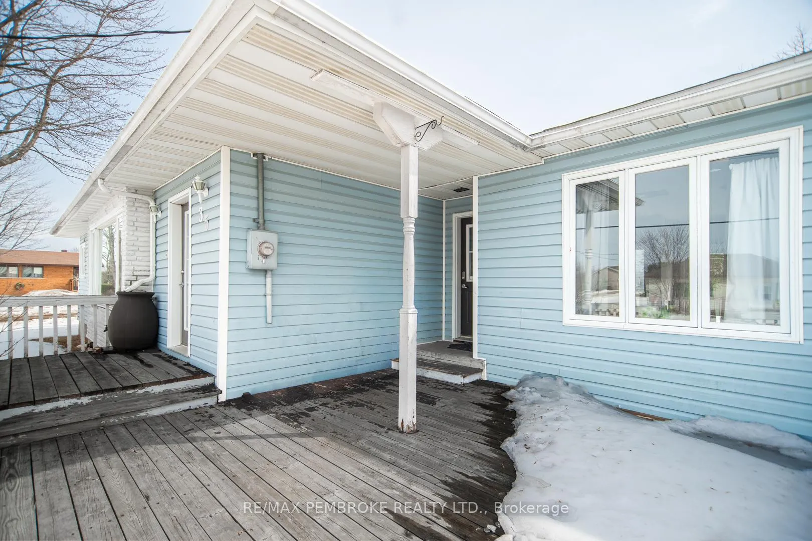 Photo 3 of 35 Mohns Avenue, Petawawa — HOMEH