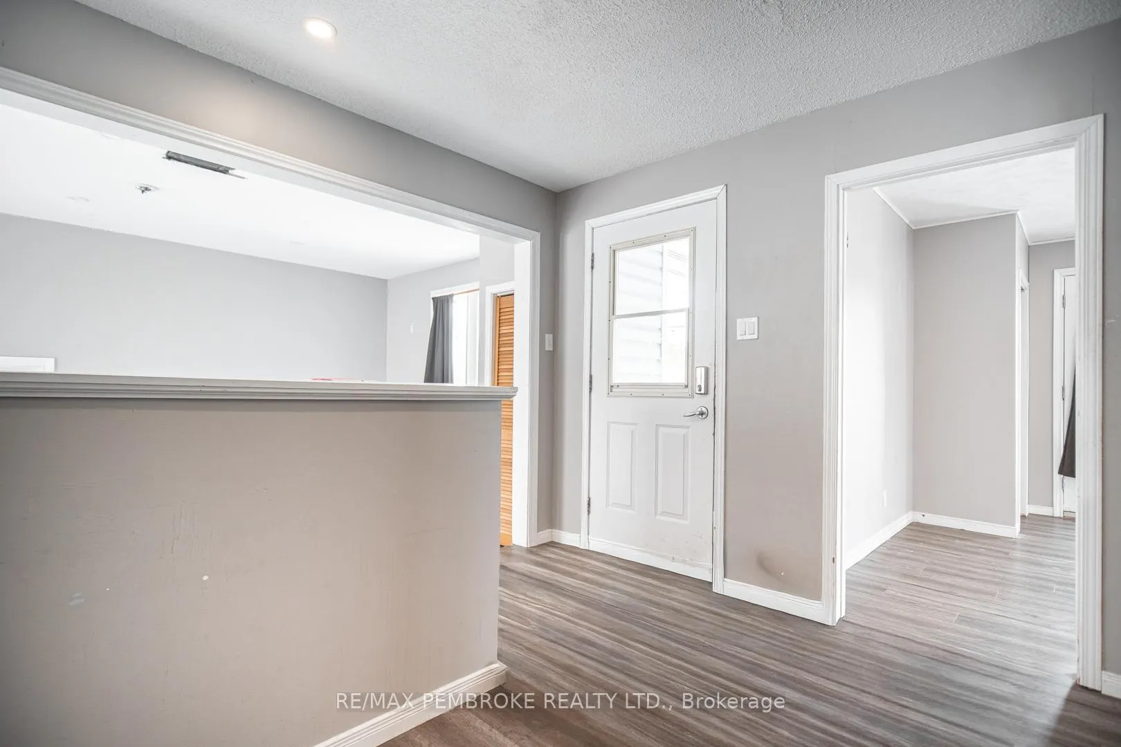 Photo 4 of 35 Mohns Avenue, Petawawa — HOMEH