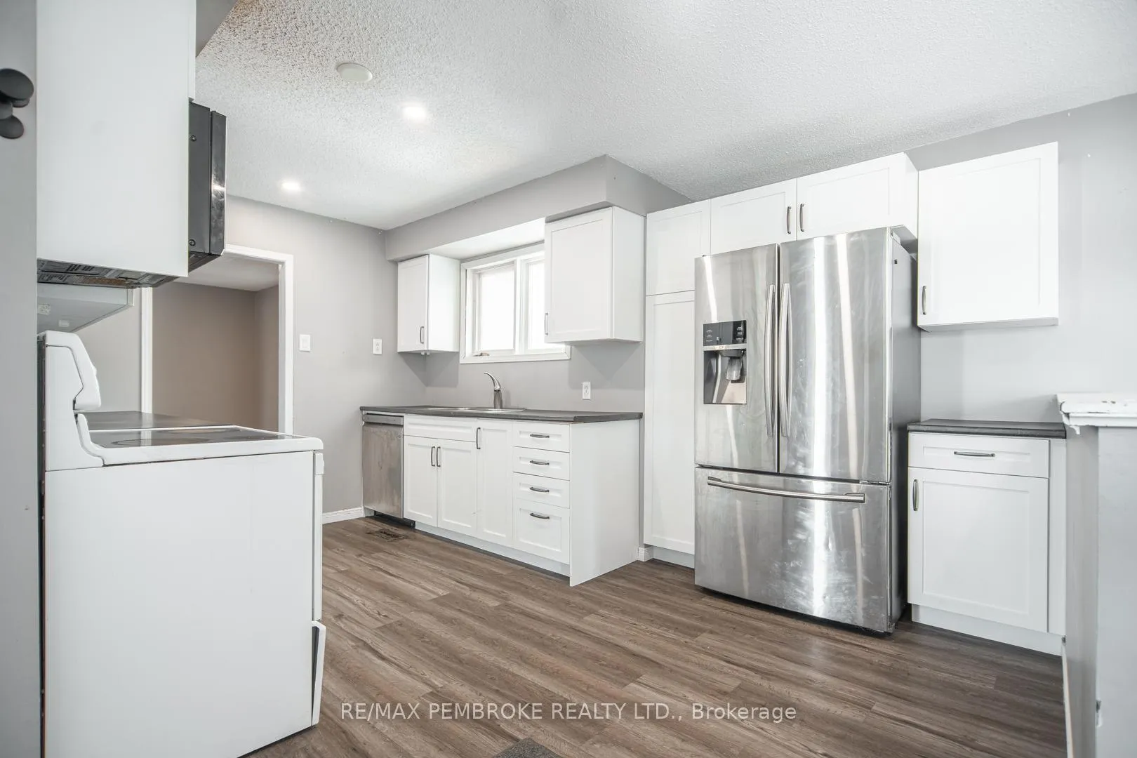 Photo 7 of 35 Mohns Avenue, Petawawa — HOMEH