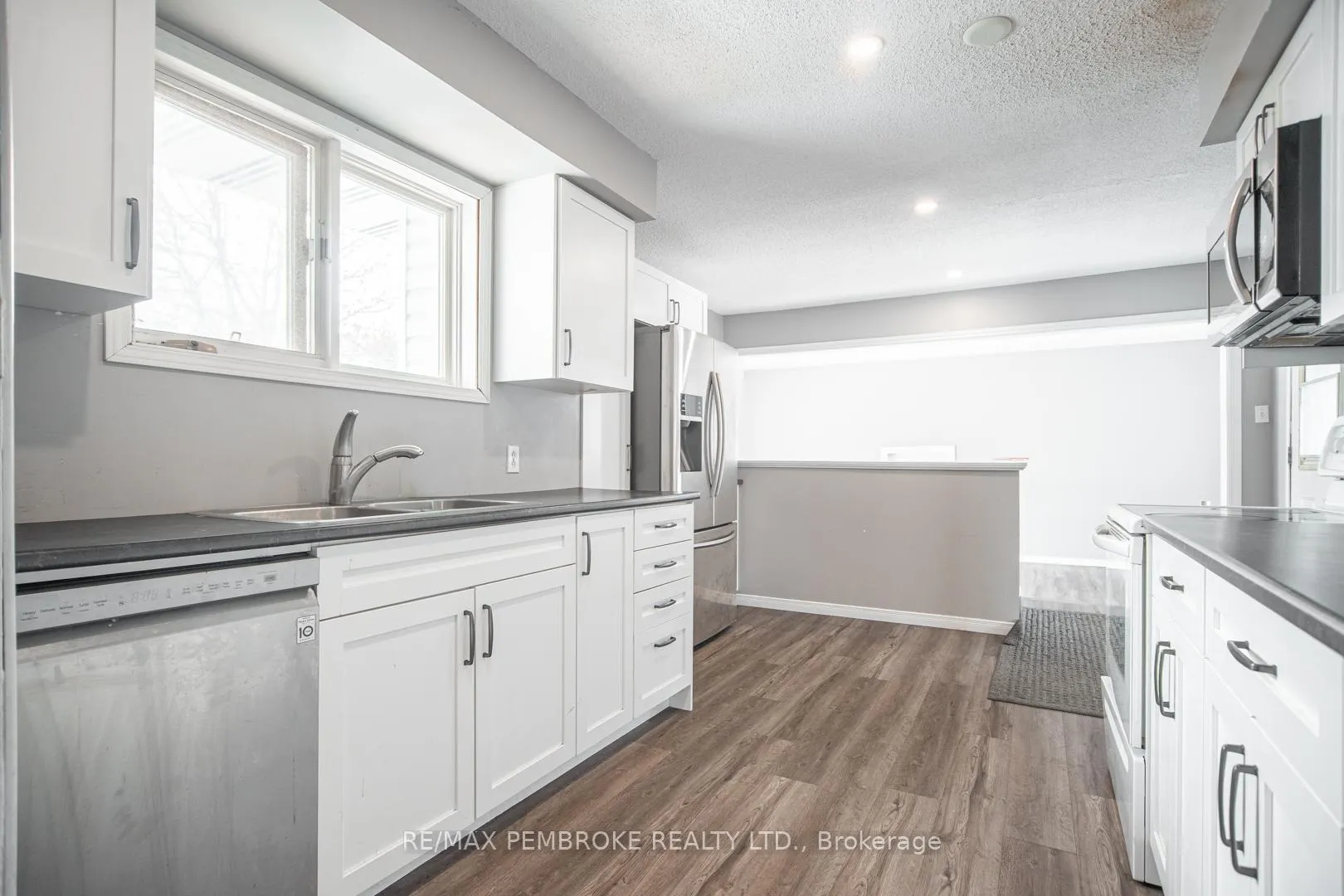 Photo 9 of 35 Mohns Avenue, Petawawa — HOMEH