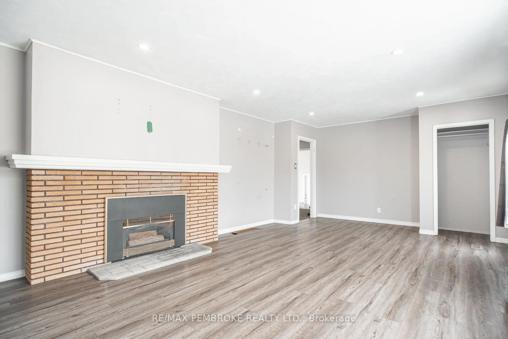 Photo 12 of 35 Mohns Avenue, Petawawa — HOMEH