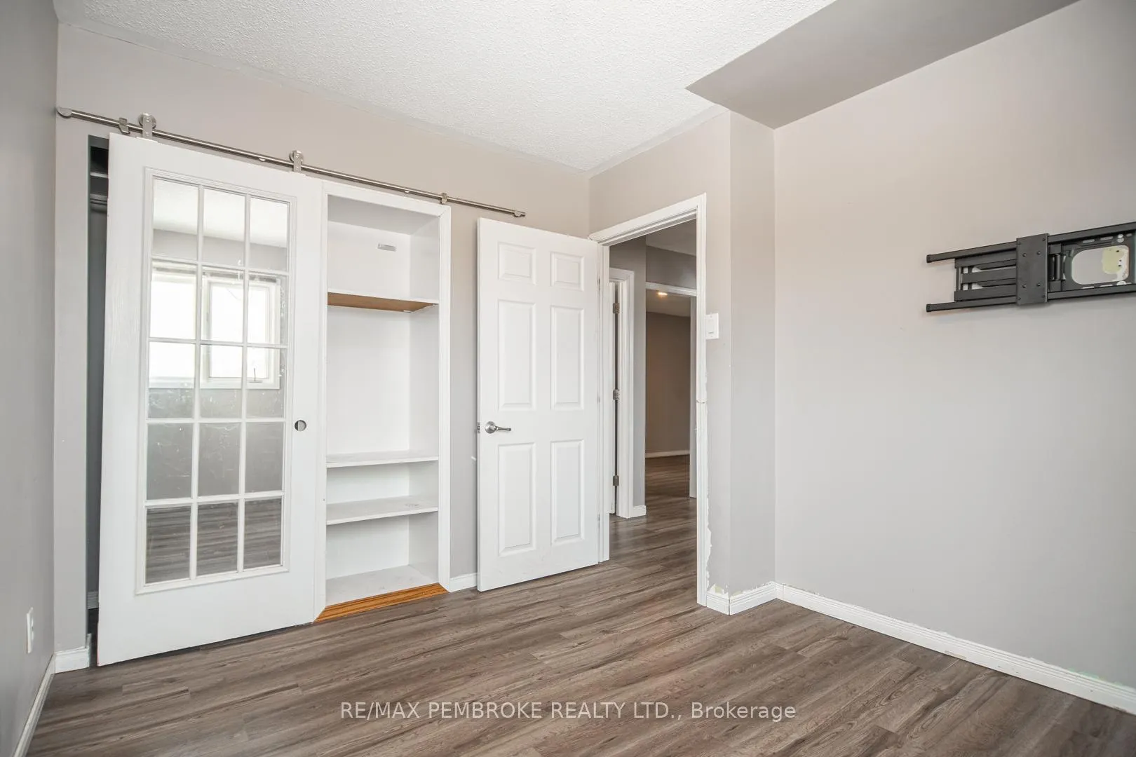 Photo 16 of 35 Mohns Avenue, Petawawa — HOMEH