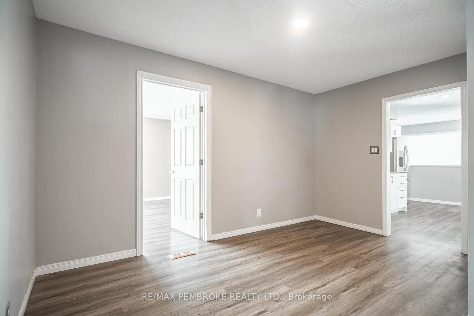 Photo 19 of 35 Mohns Avenue, Petawawa — HOMEH