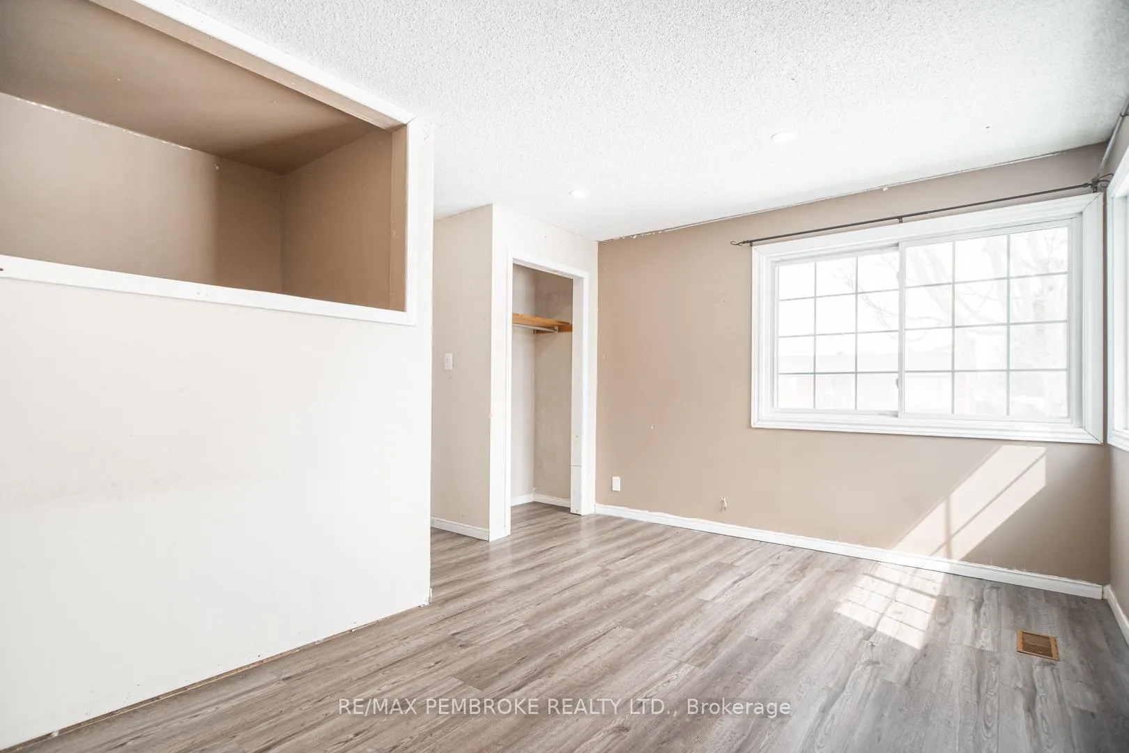 Photo 22 of 35 Mohns Avenue, Petawawa — HOMEH