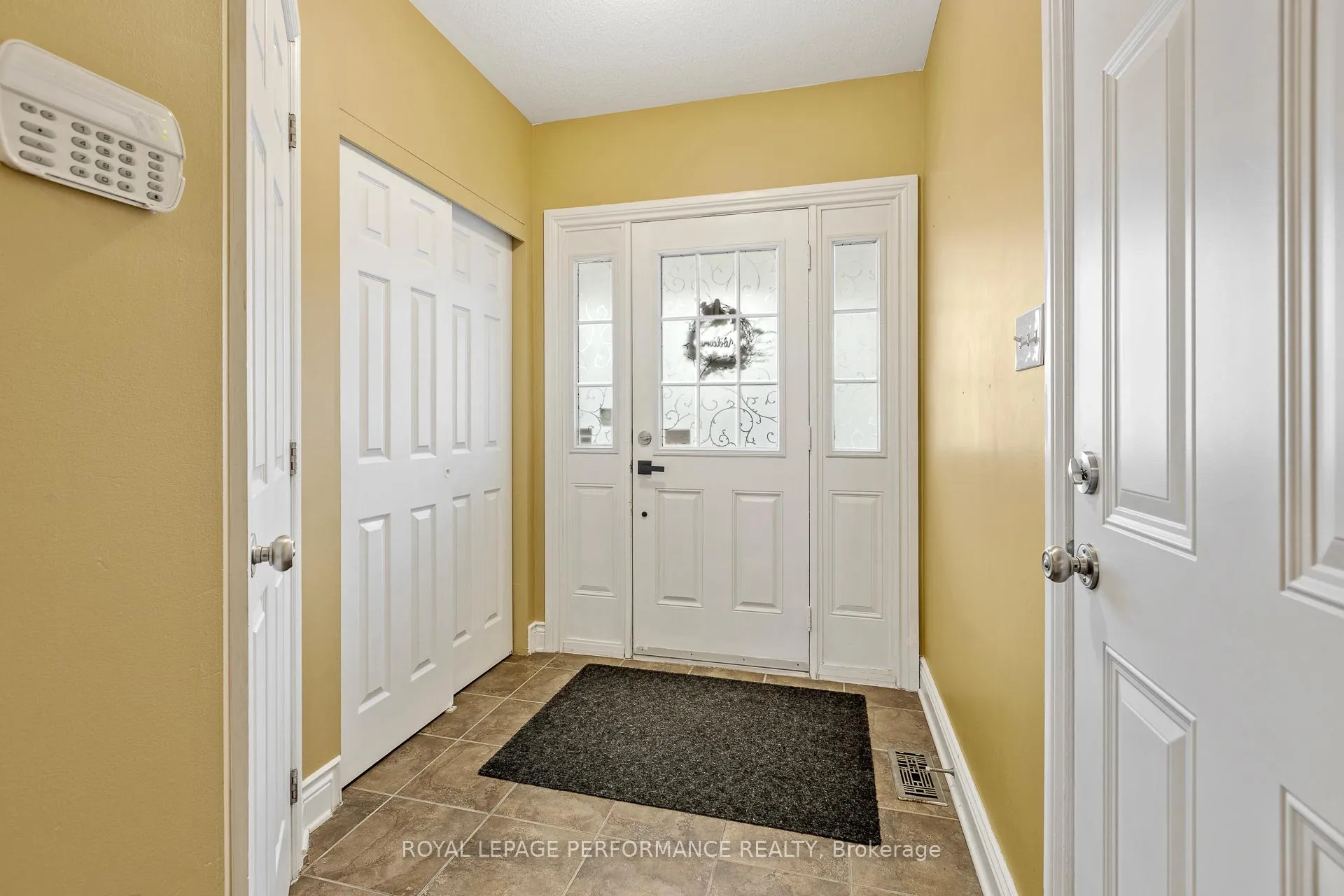 Photo 2 of 200 Idlewild Private, Ottawa, Barrhaven - Stonebridge — HOMEH