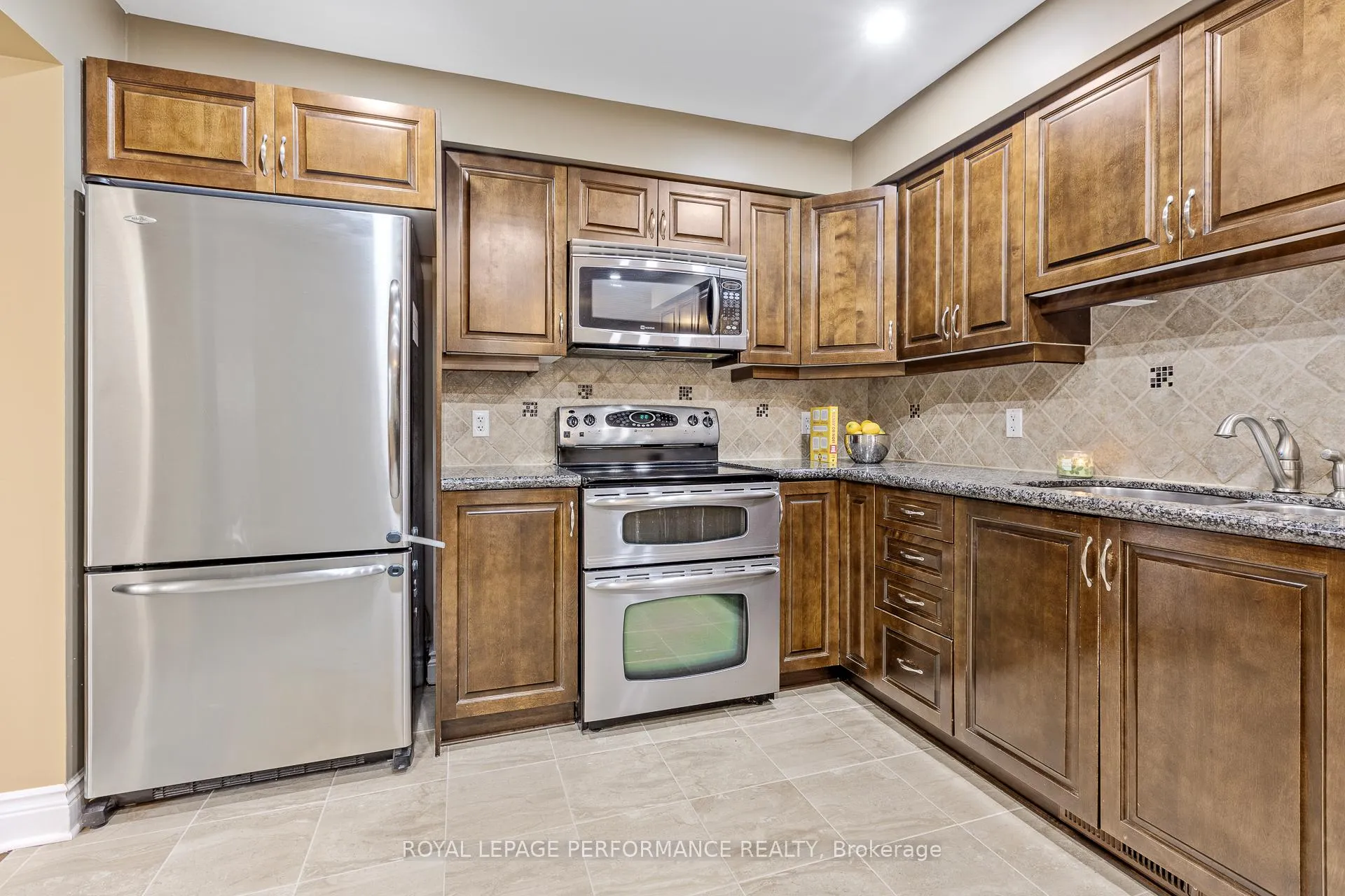 Photo 4 of 200 Idlewild Private, Ottawa, Barrhaven - Stonebridge — HOMEH