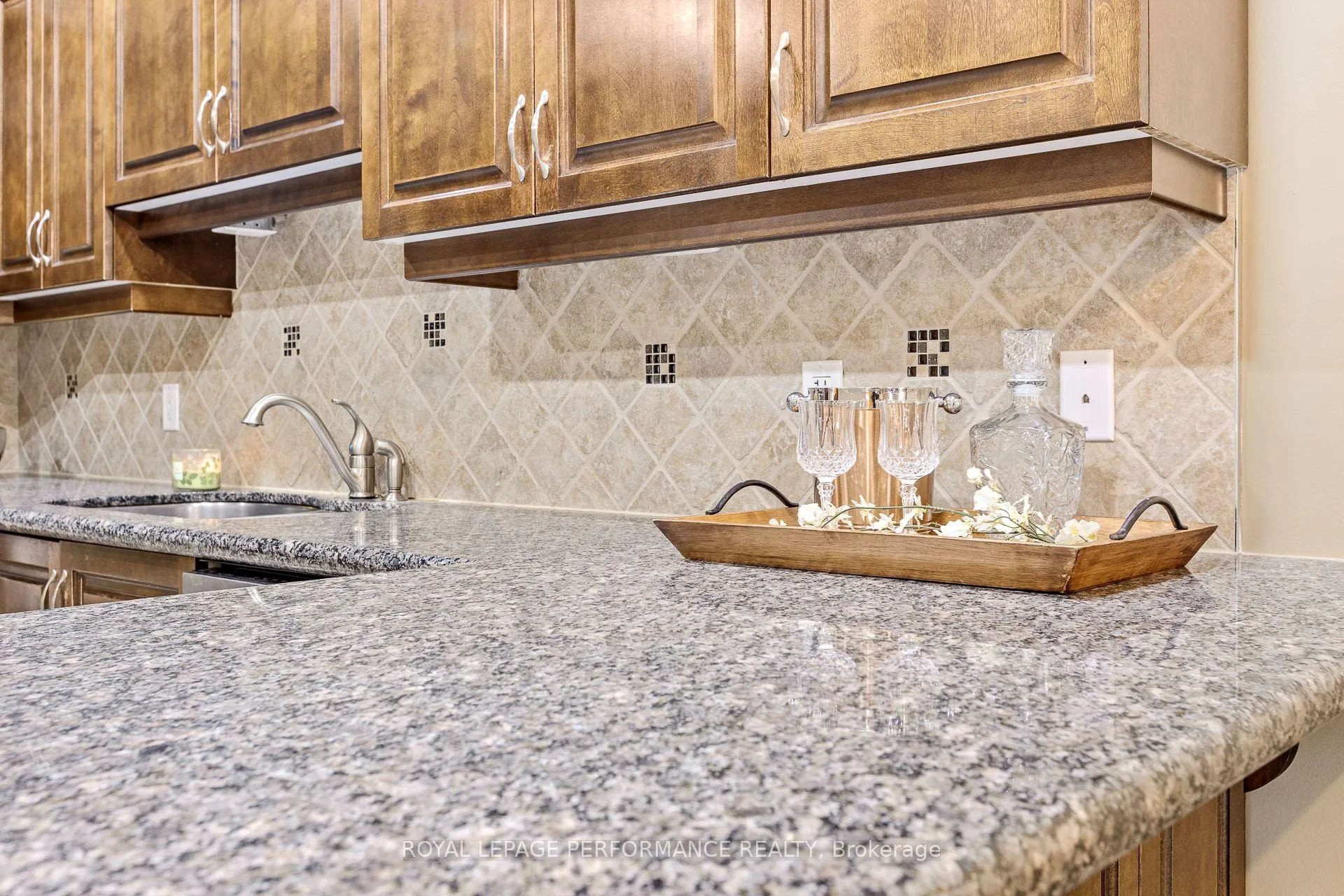 Photo 6 of 200 Idlewild Private, Ottawa, Barrhaven - Stonebridge — HOMEH