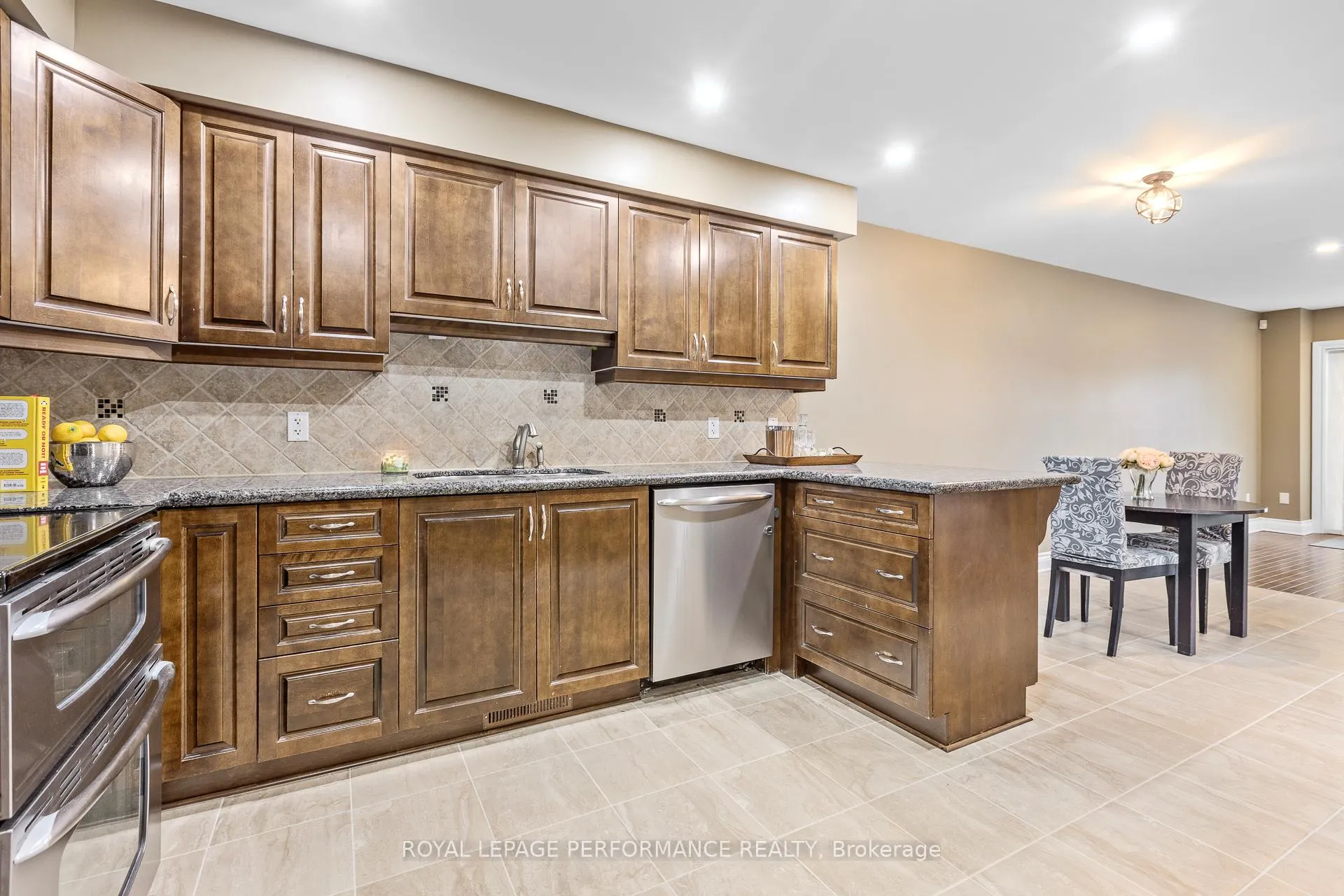 Photo 7 of 200 Idlewild Private, Ottawa, Barrhaven - Stonebridge — HOMEH