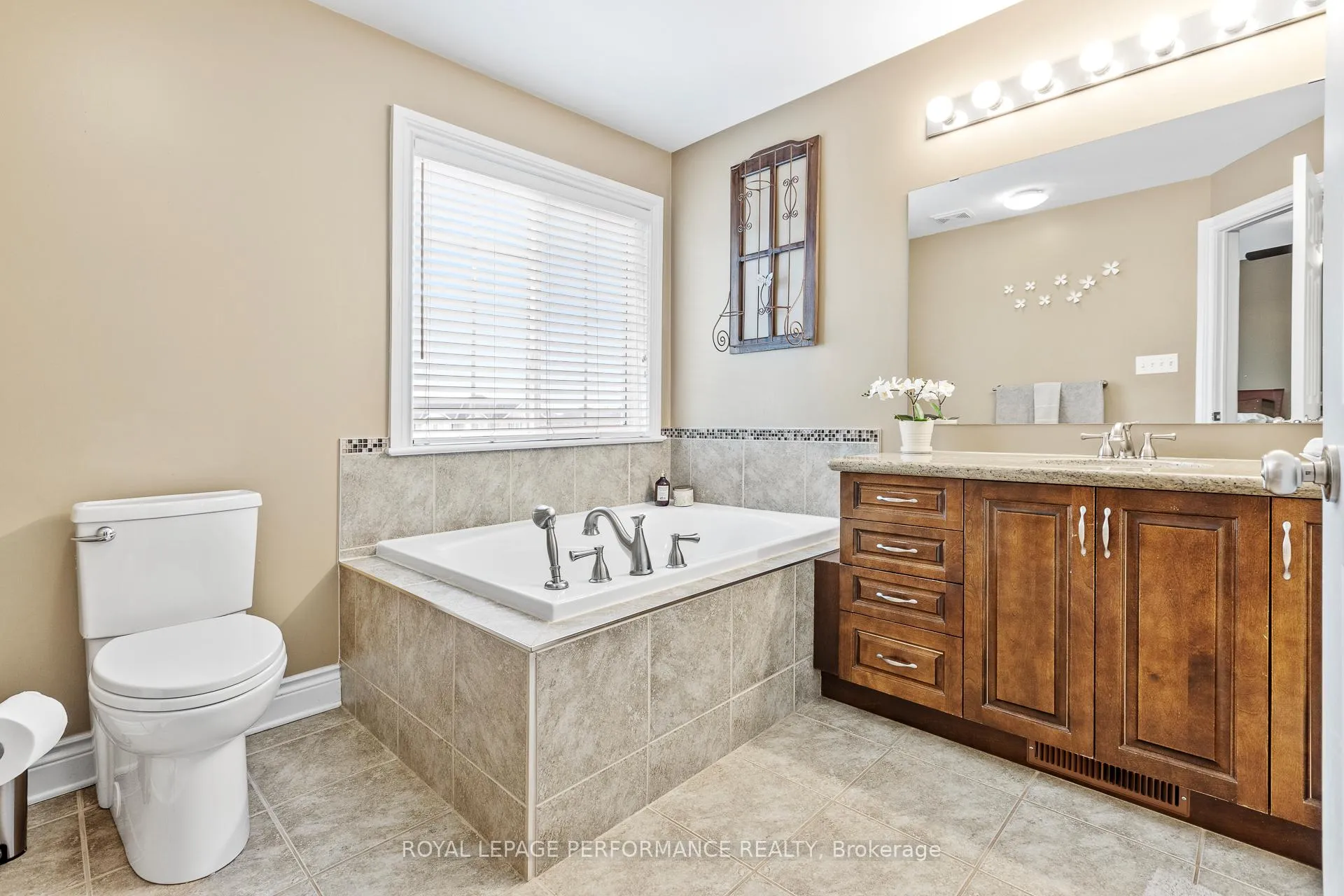Photo 15 of 200 Idlewild Private, Ottawa, Barrhaven - Stonebridge — HOMEH