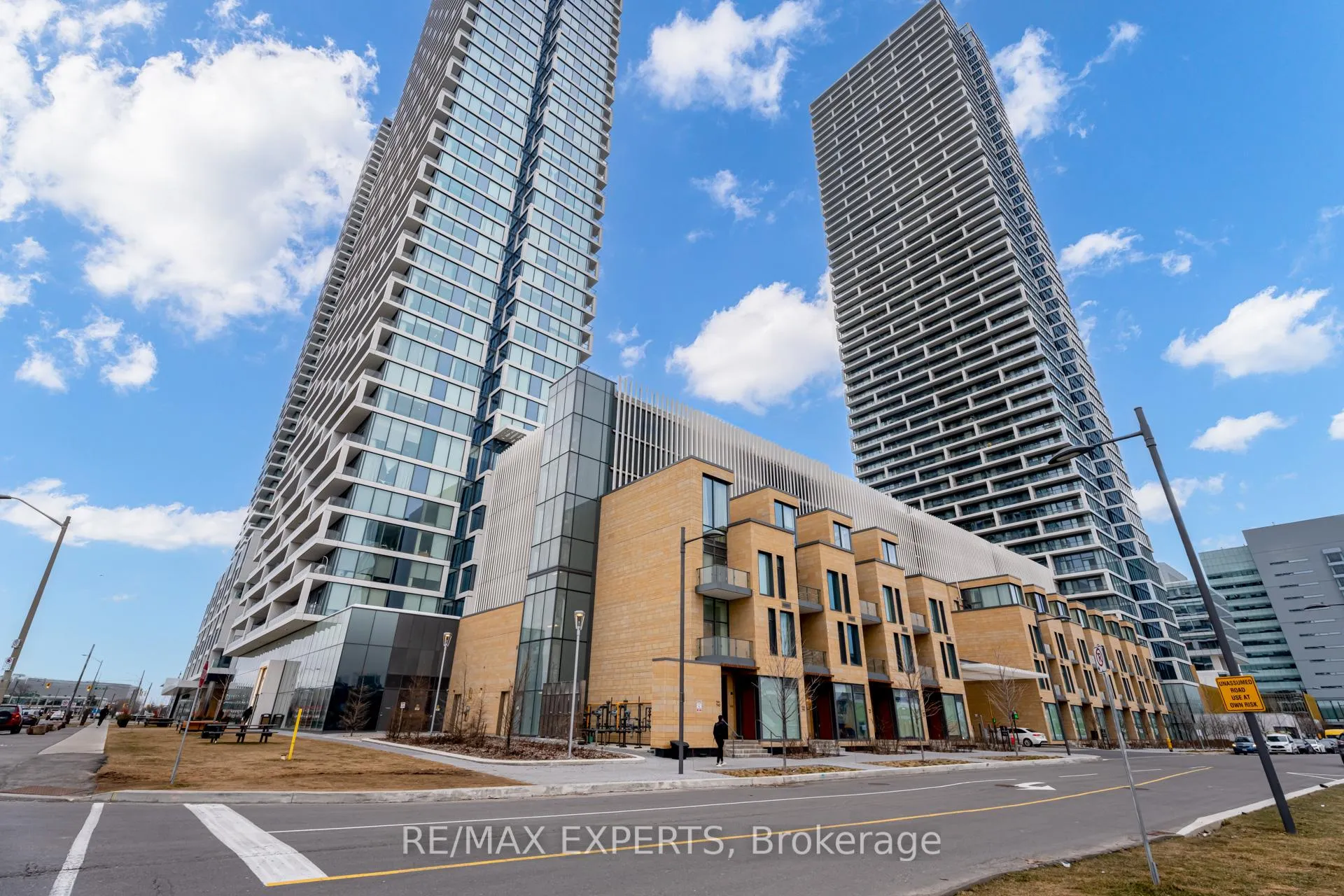 Photo 1 of Unit Th02, 9 Buttermill Avenue, Vaughan, Vaughan Corporate Centre — HOMEH