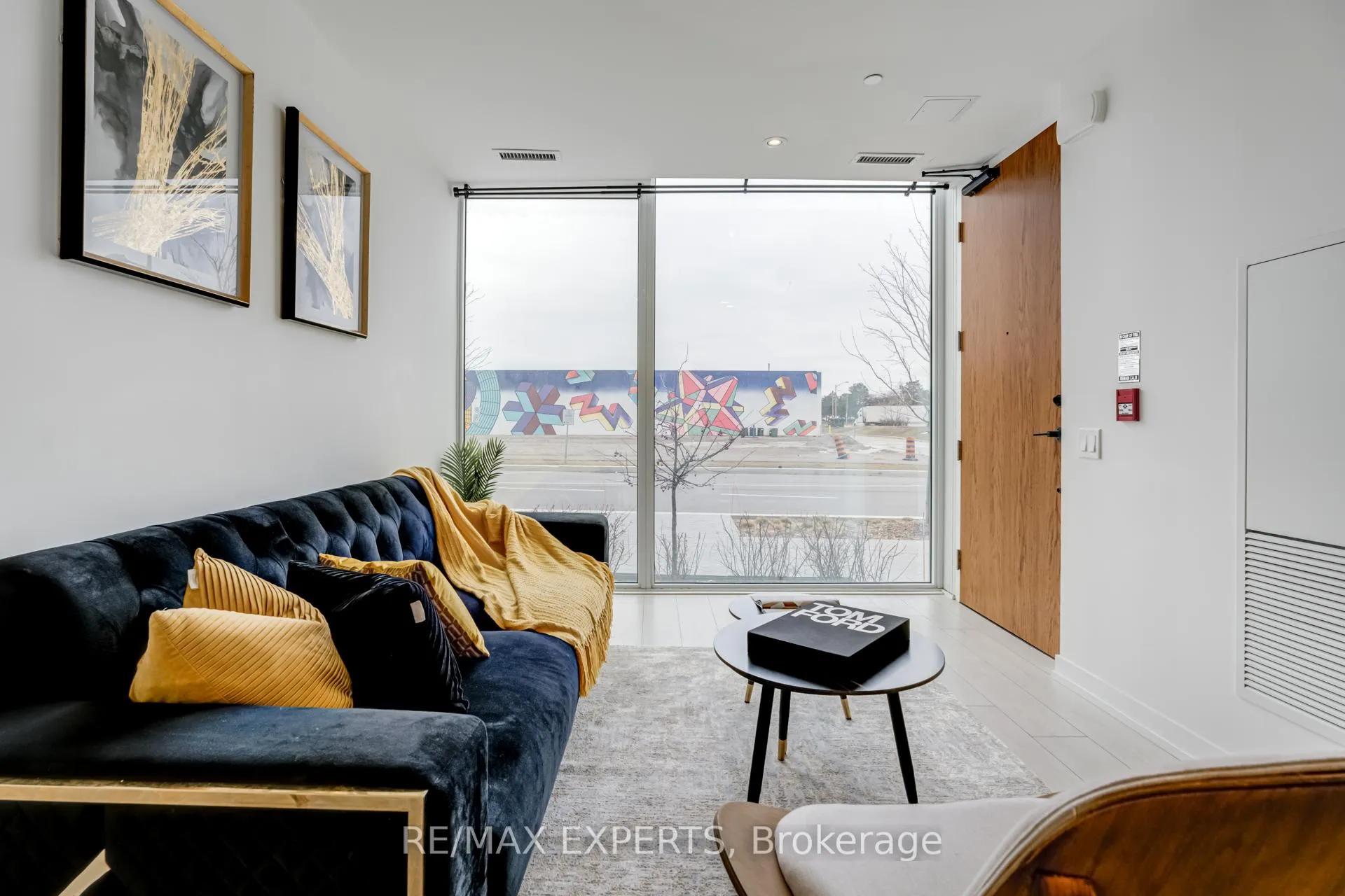 Photo 4 of Unit Th02, 9 Buttermill Avenue, Vaughan, Vaughan Corporate Centre — HOMEH