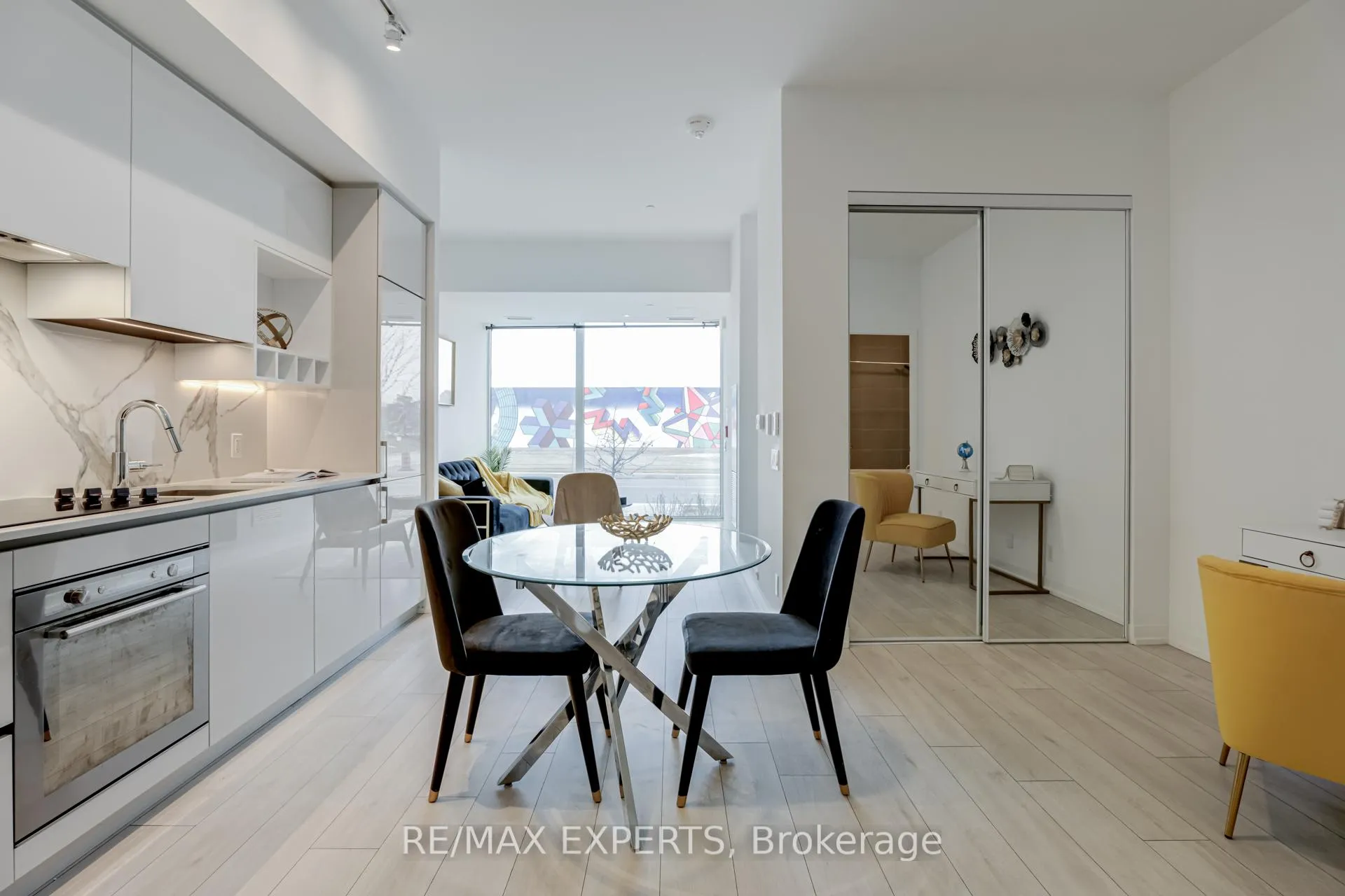 Photo 6 of Unit Th02, 9 Buttermill Avenue, Vaughan, Vaughan Corporate Centre — HOMEH