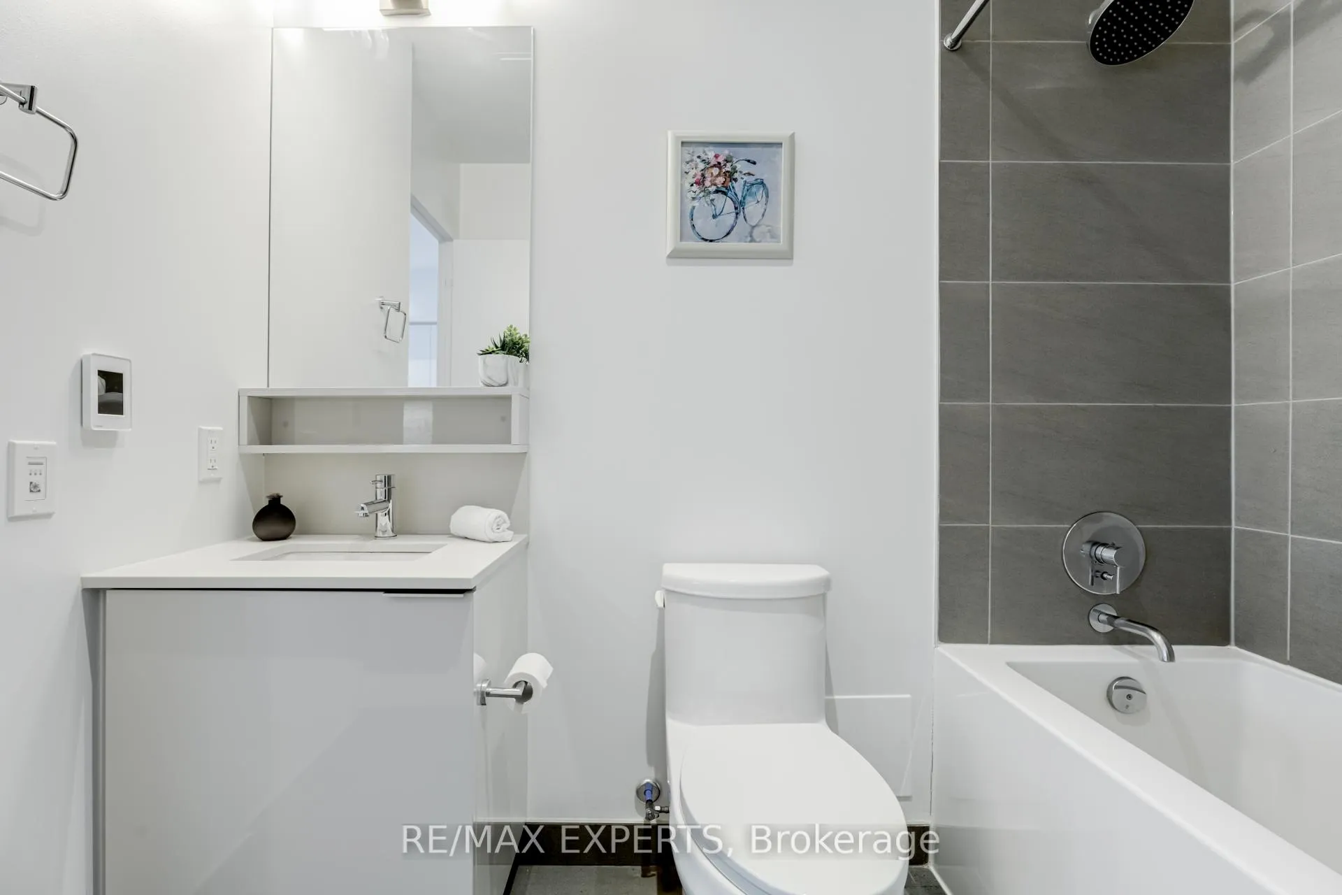 Photo 16 of Unit Th02, 9 Buttermill Avenue, Vaughan, Vaughan Corporate Centre — HOMEH