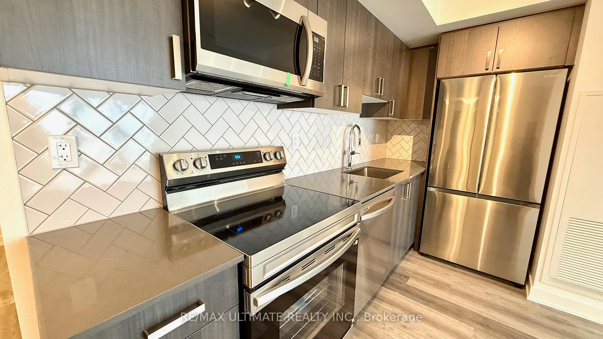 Photo 7 of Unit 1405, 1010 Sandy Beach Road, Pickering, Bay Ridges — HOMEH