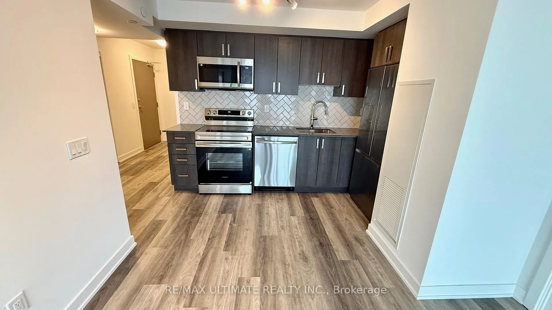 Photo 9 of Unit 1405, 1010 Sandy Beach Road, Pickering, Bay Ridges — HOMEH