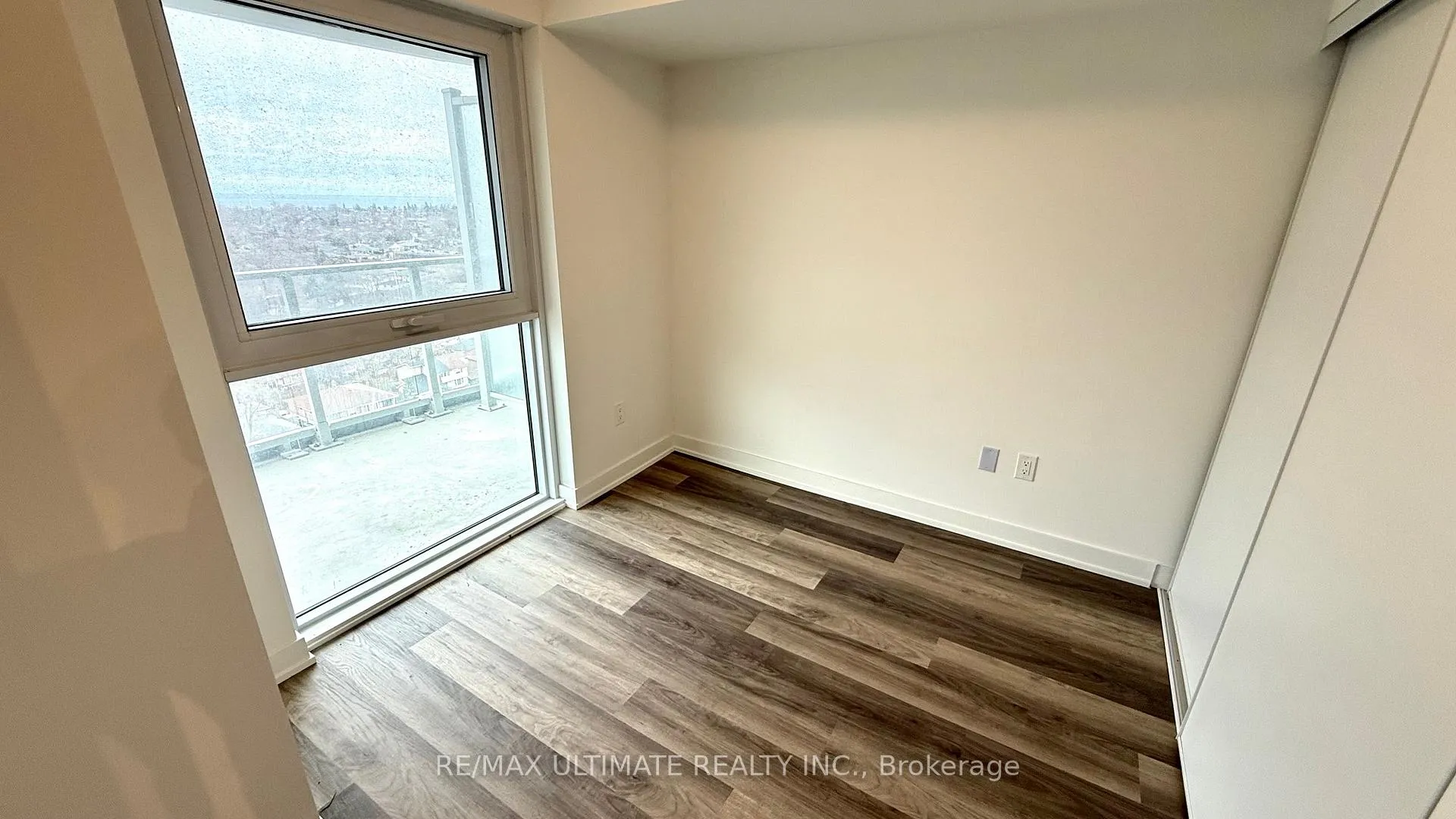 Photo 14 of Unit 1405, 1010 Sandy Beach Road, Pickering, Bay Ridges — HOMEH
