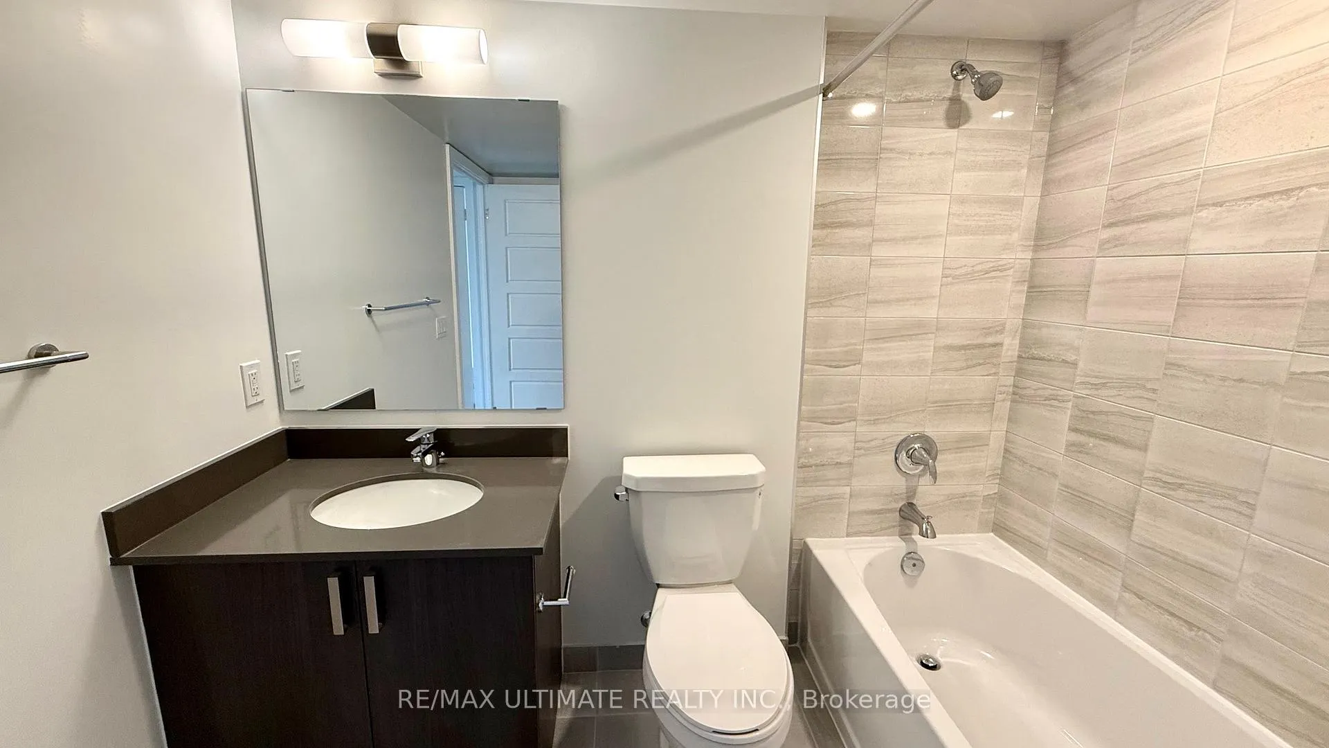 Photo 15 of Unit 1405, 1010 Sandy Beach Road, Pickering, Bay Ridges — HOMEH