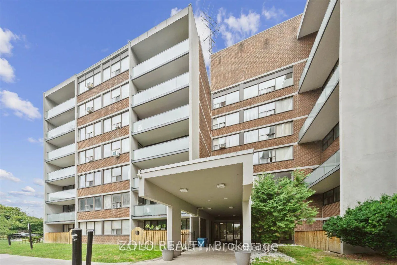 Photo of Unit 707, 2121 Roche Court