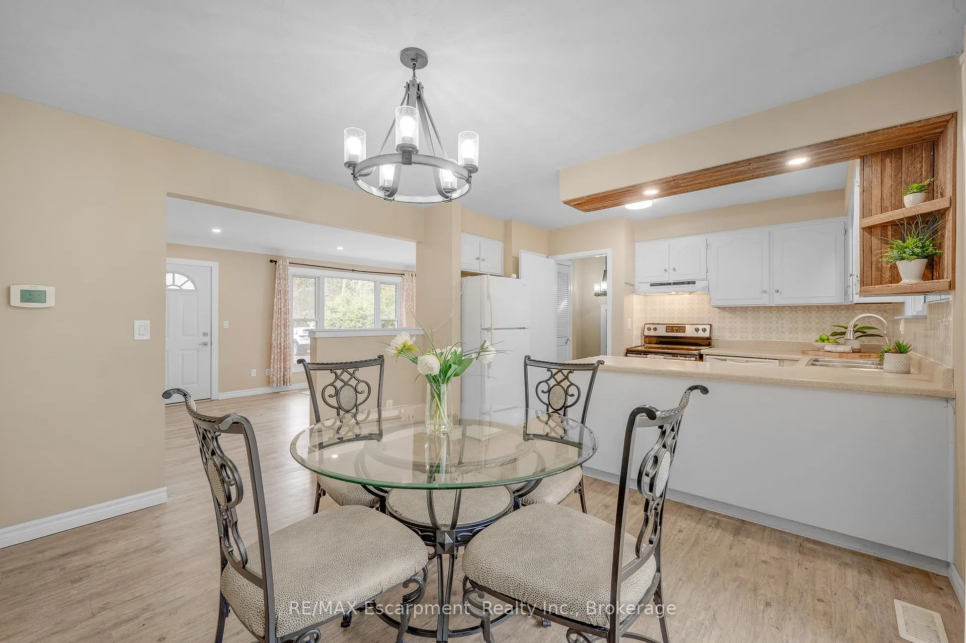 Photo 5 of 4 Lyndhurst Avenue, Norfolk, Pine Grove — HOMEH