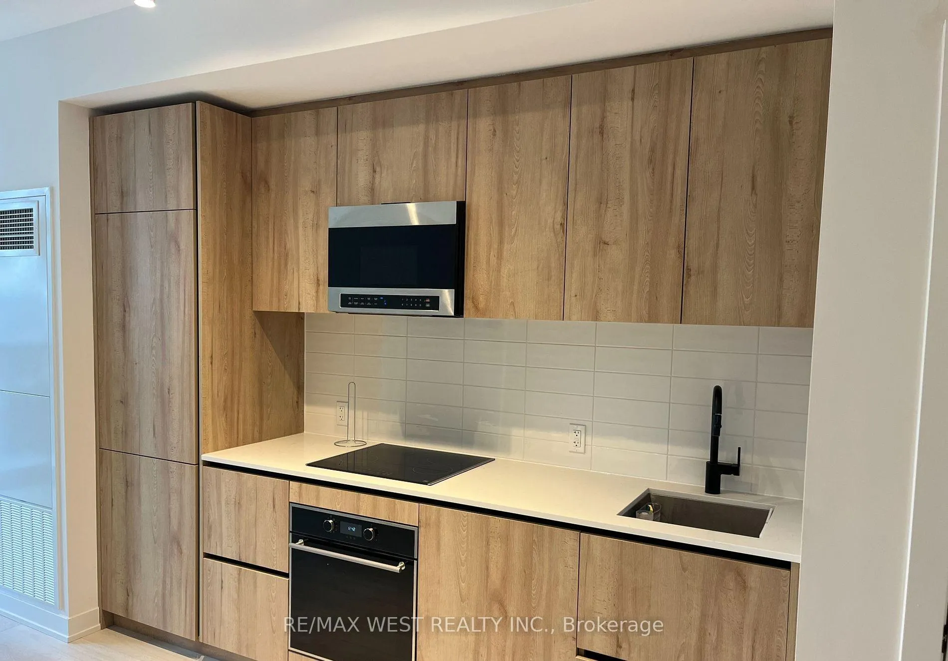 Photo 4 of Unit 2503, 127 Broadway Avenue, Toronto, Mount Pleasant West — HOMEH