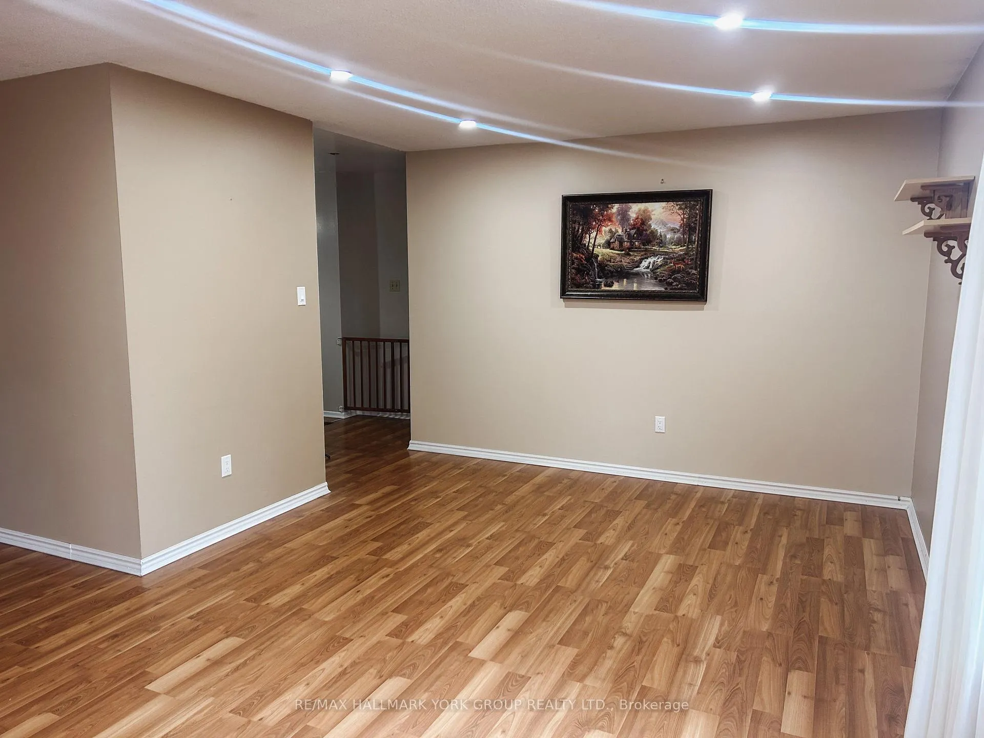 Photo 2 of 176 Robinson Drive, Newmarket, Central Newmarket — HOMEH