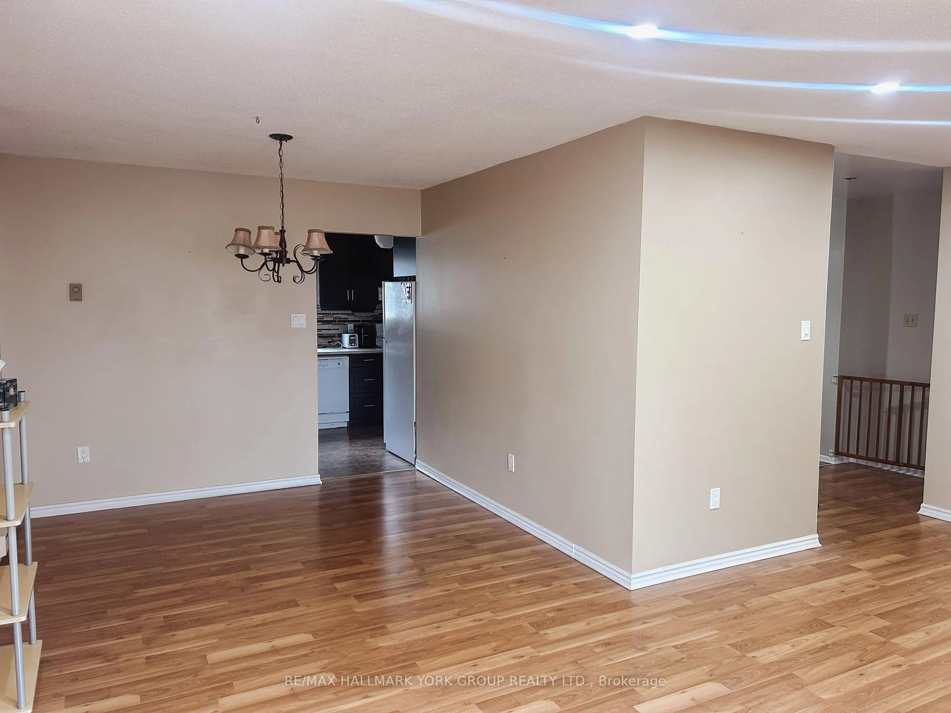 Photo 3 of 176 Robinson Drive, Newmarket, Central Newmarket — HOMEH