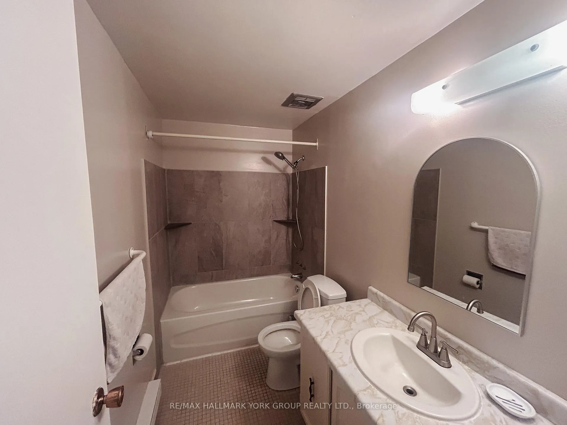Photo 12 of 176 Robinson Drive, Newmarket, Central Newmarket — HOMEH