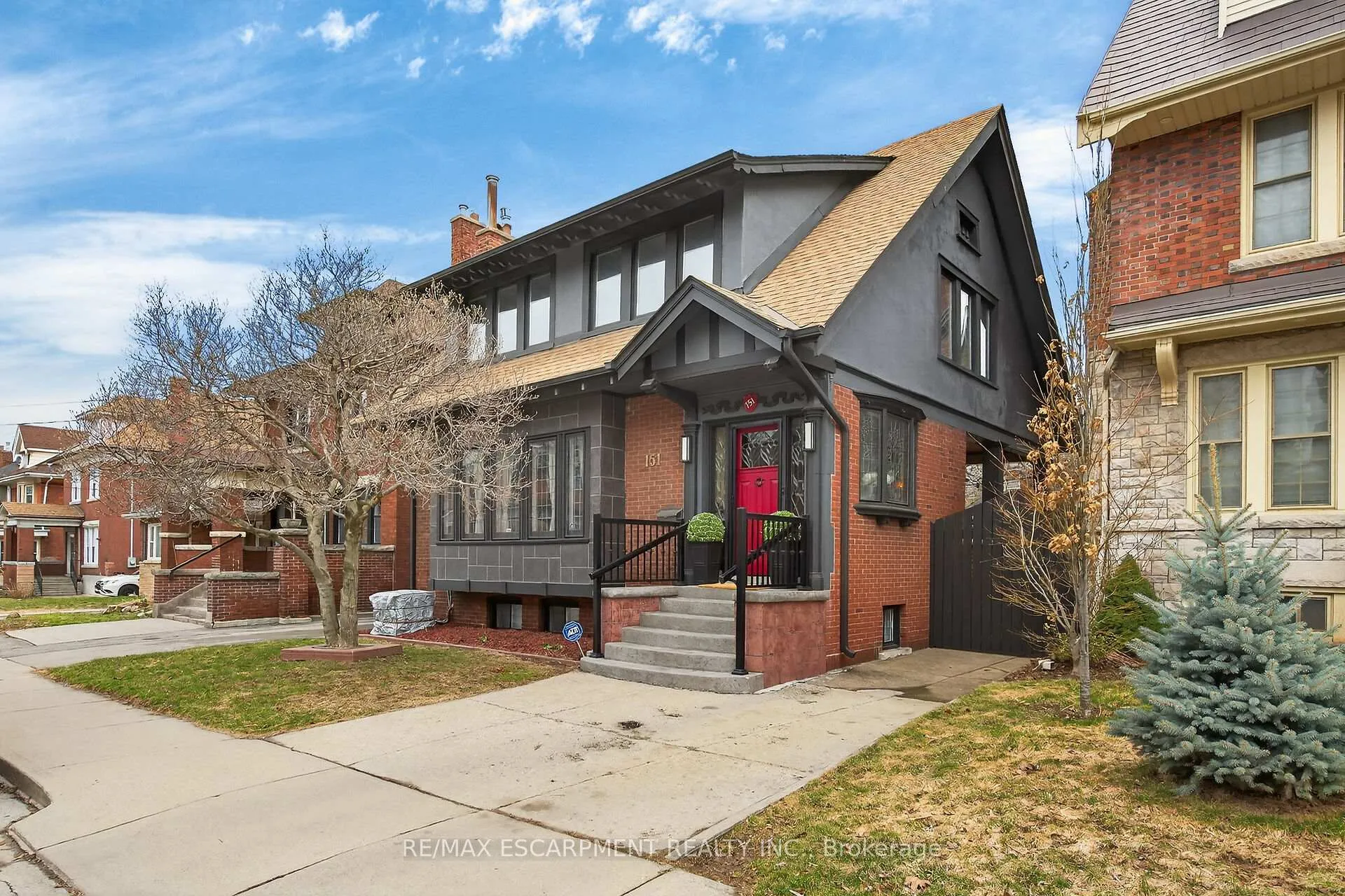 Front of 151 Holton Avenue S