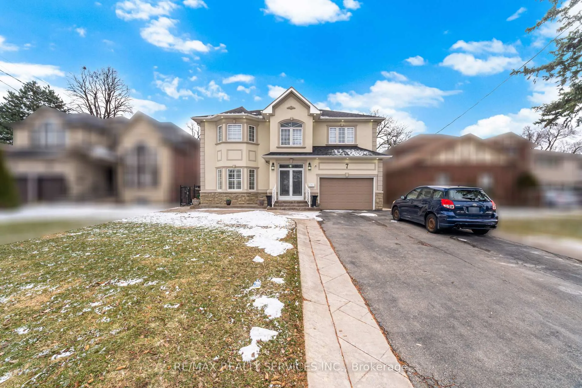 Photo 2 of 7 Waltham Drive, Etobicoke, Thistletown-Beaumonde Heights — HOMEH