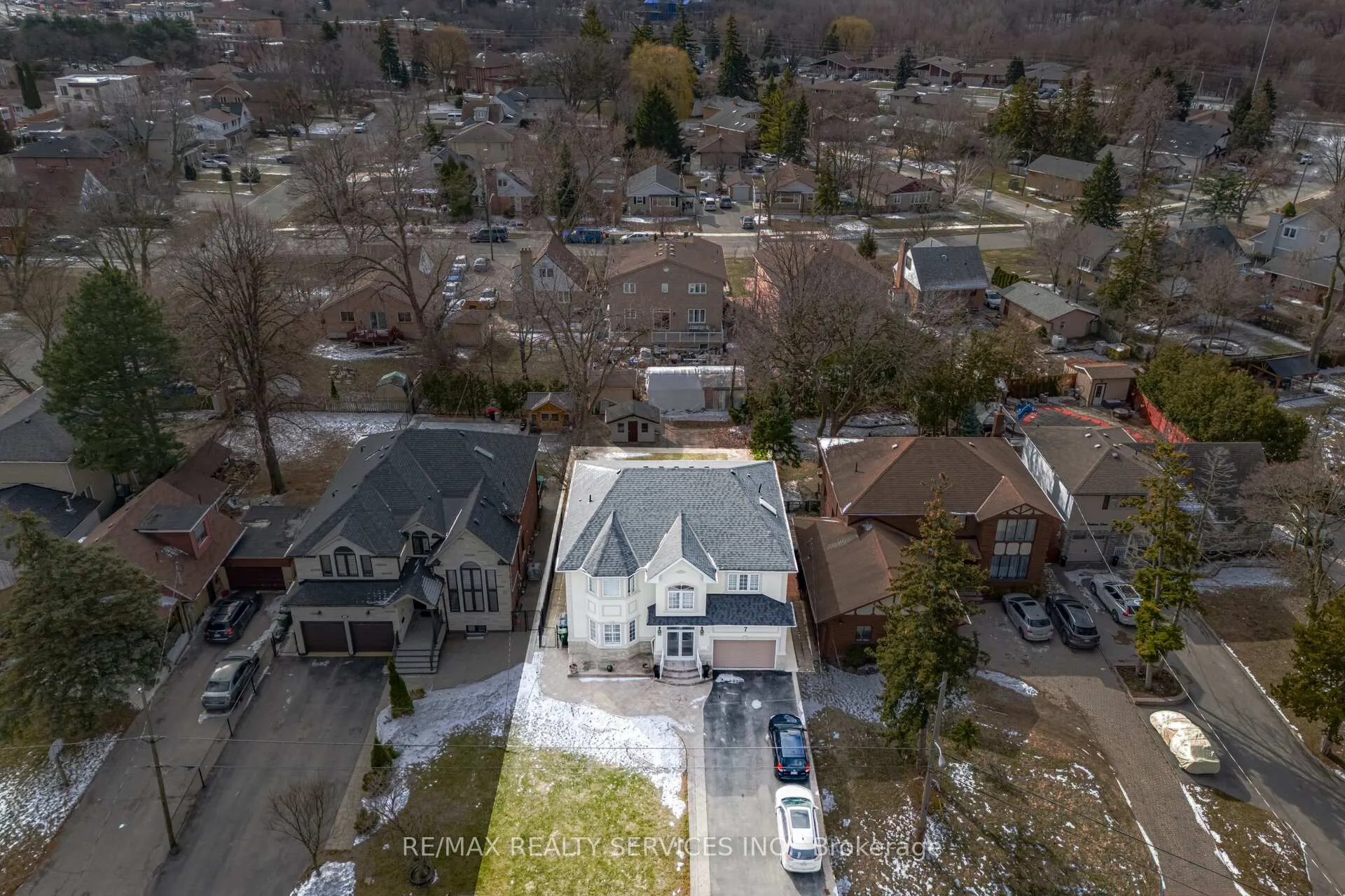Photo 3 of 7 Waltham Drive, Etobicoke, Thistletown-Beaumonde Heights — HOMEH