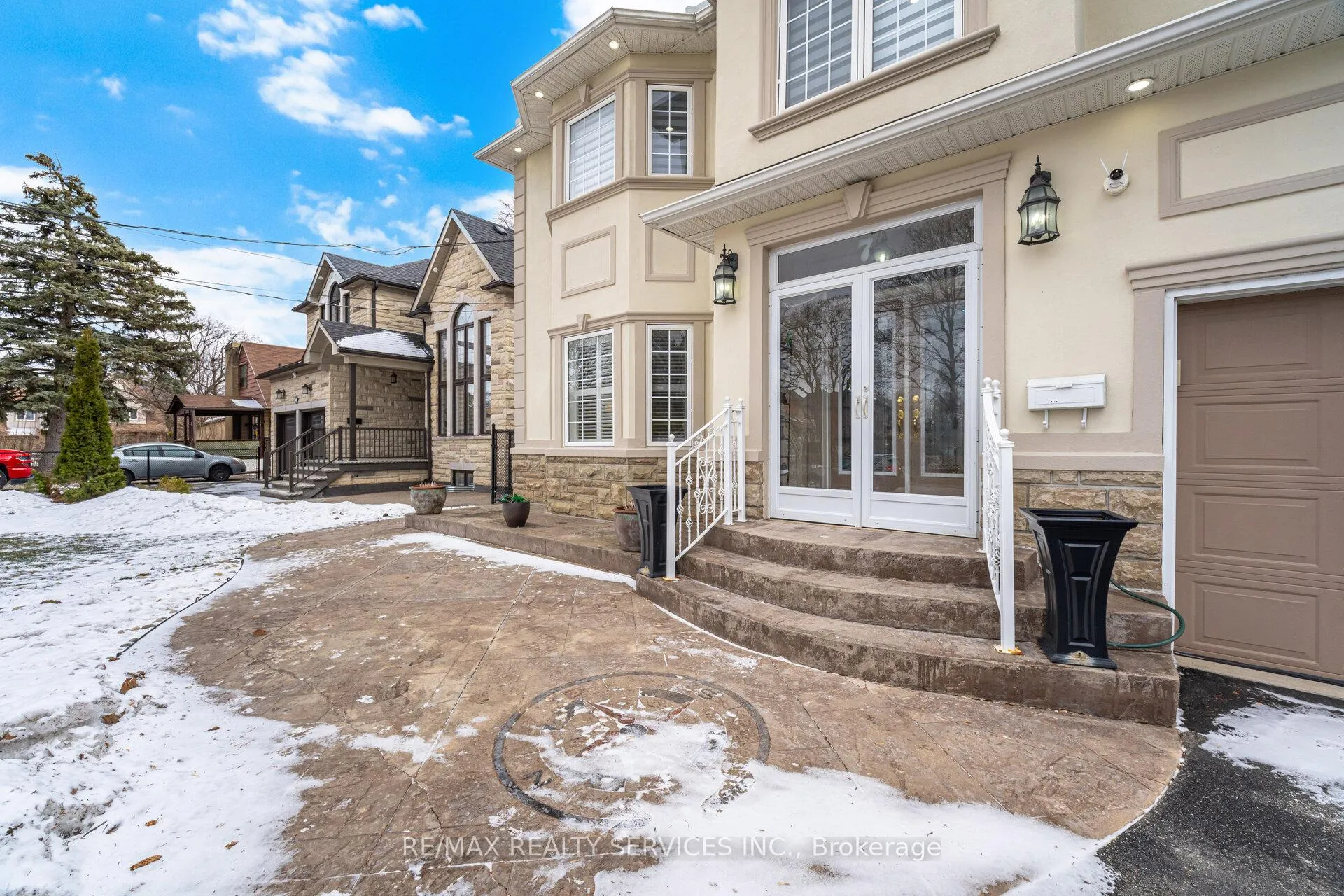 Photo 4 of 7 Waltham Drive, Etobicoke, Thistletown-Beaumonde Heights — HOMEH